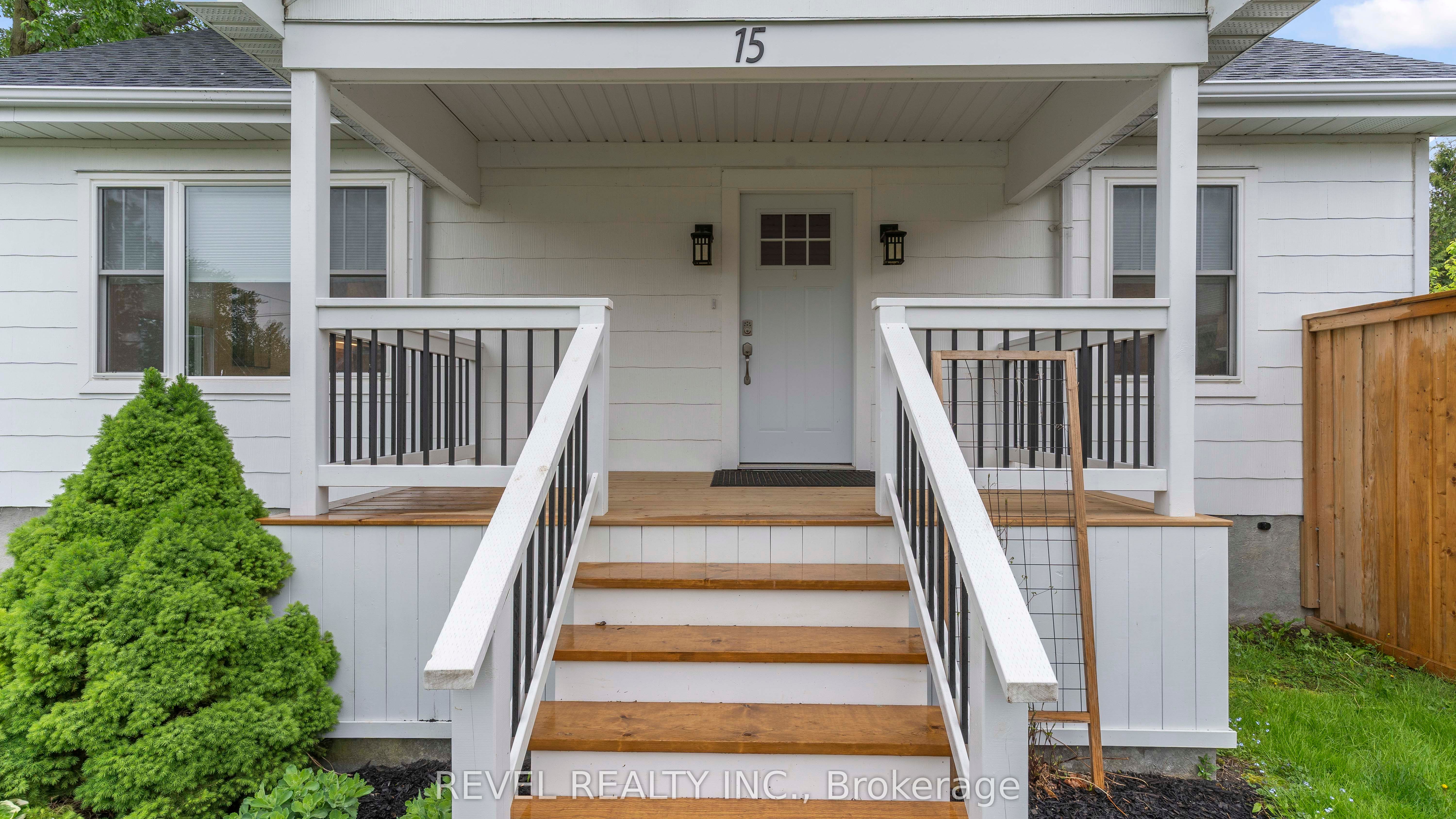 15 Victoria Avenue E Property Photo 3