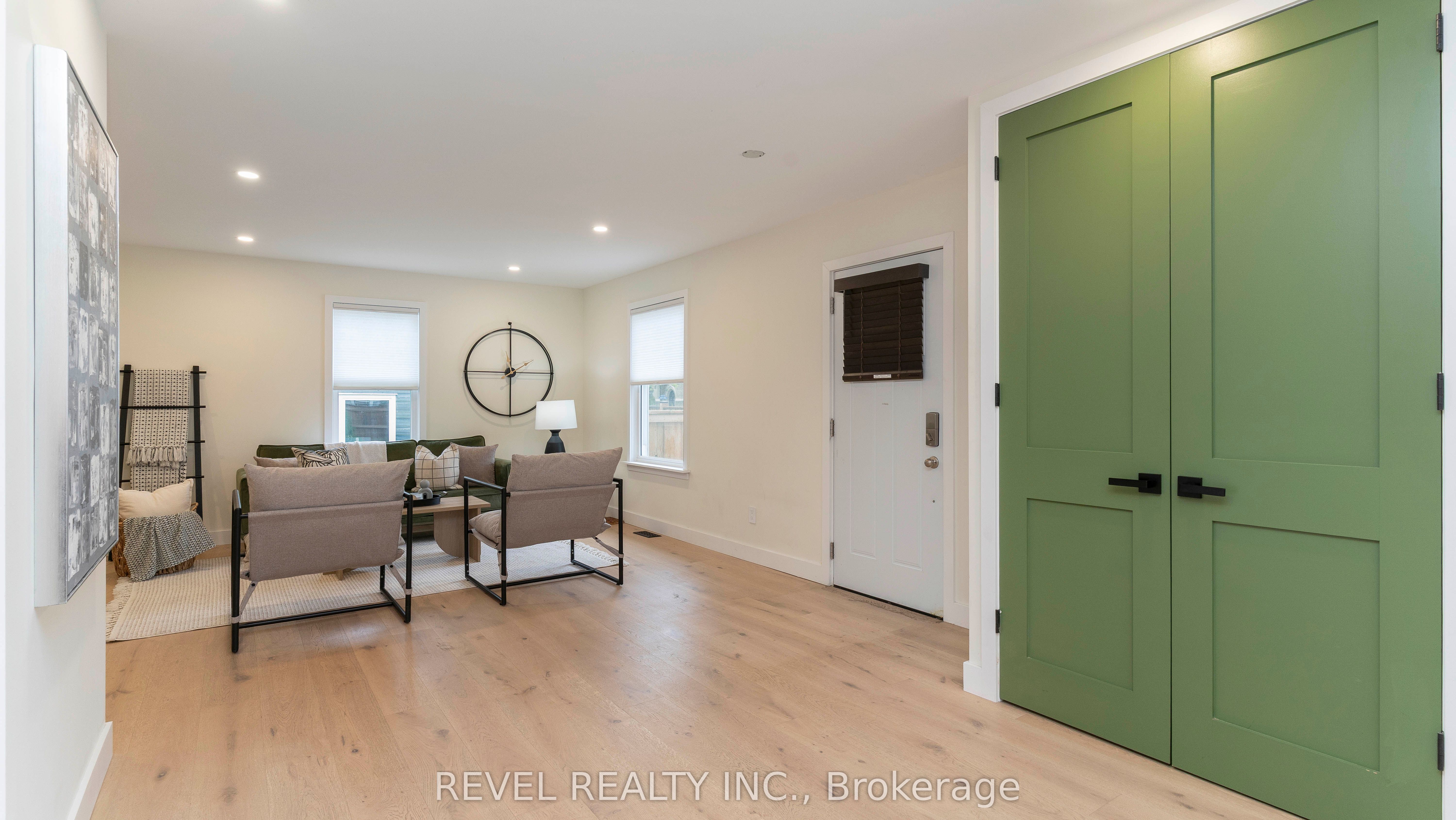 15 Victoria Avenue E Property Photo 5