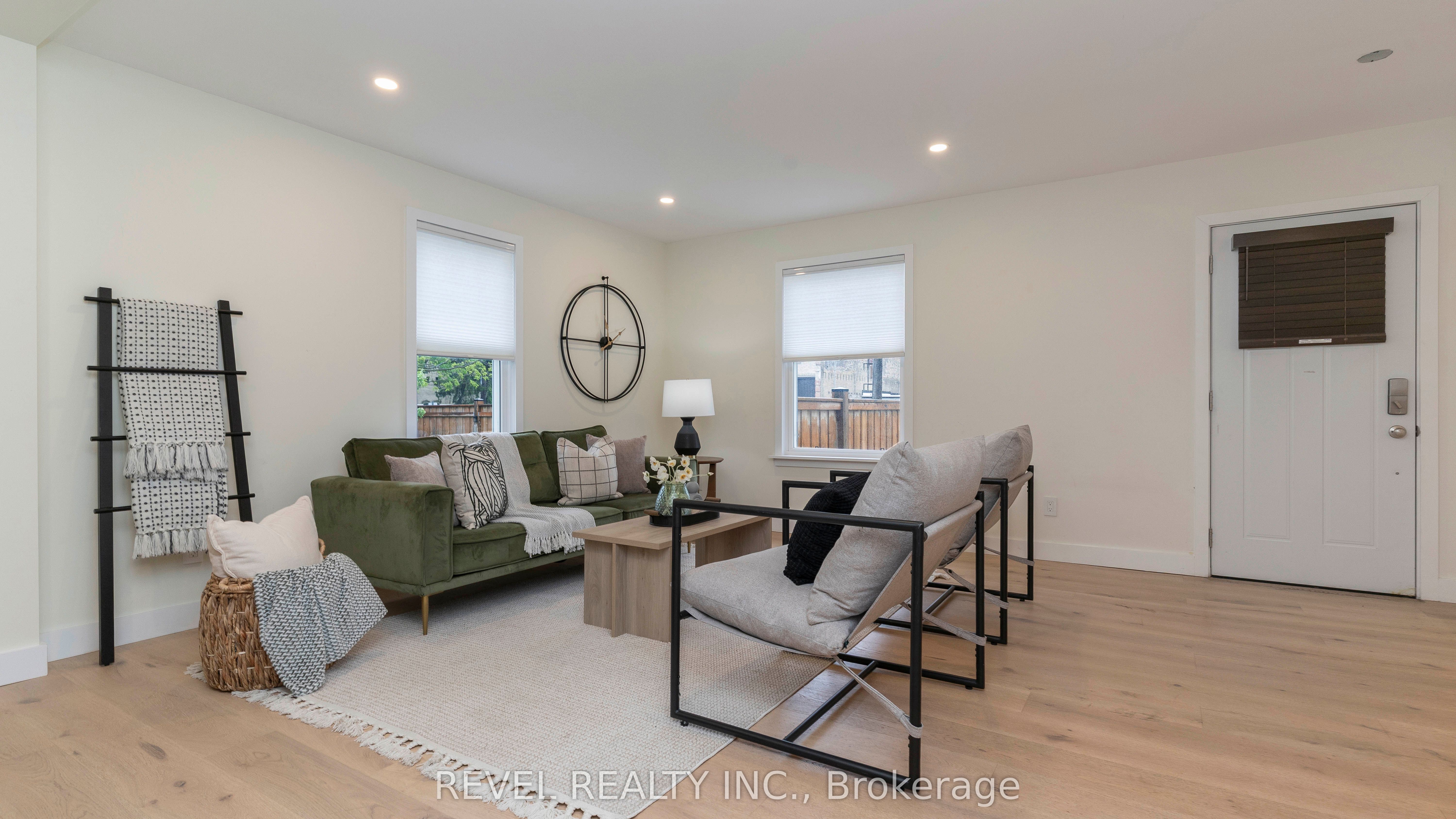 15 Victoria Avenue E Property Photo 6