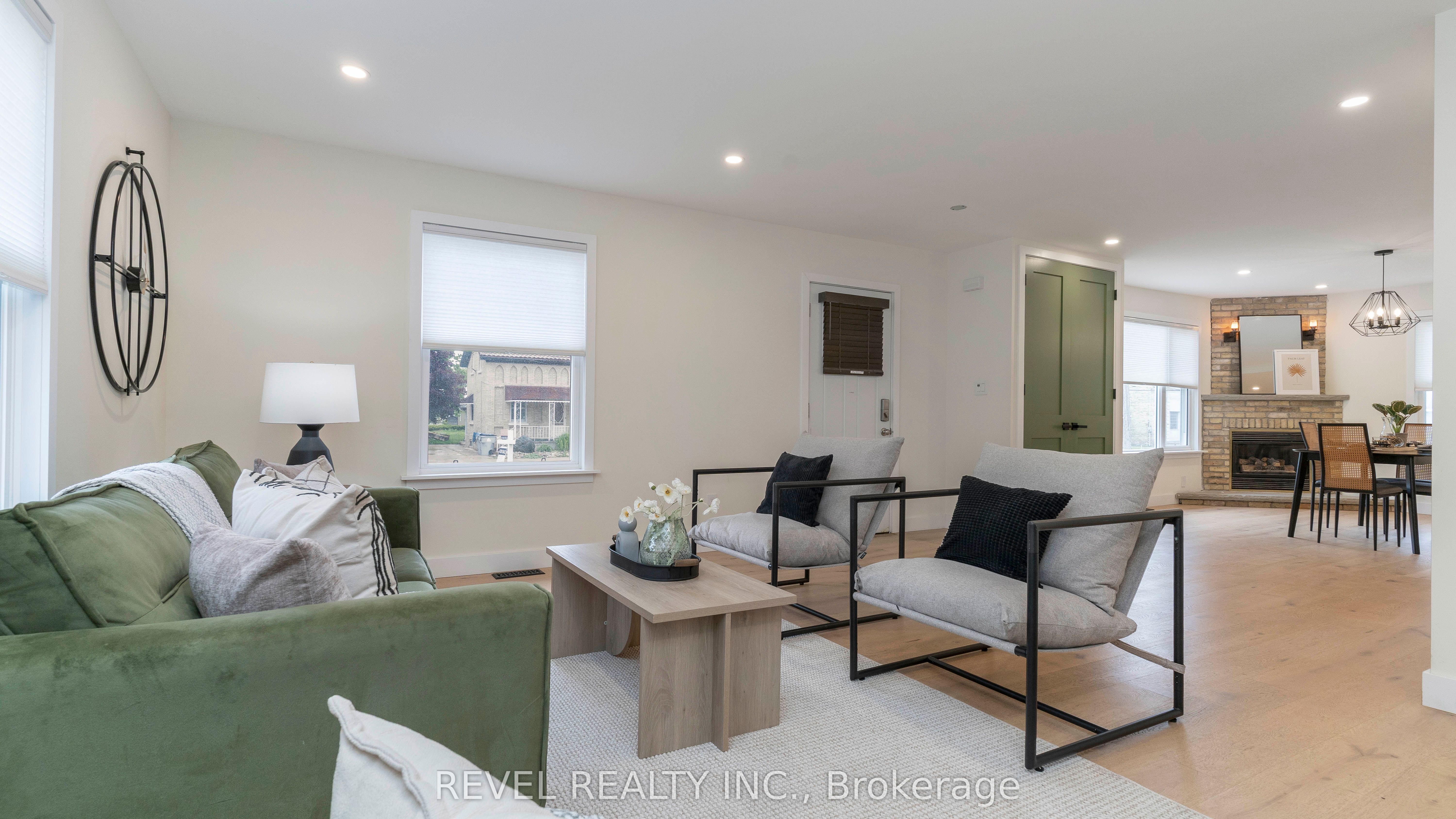 15 Victoria Avenue E Property Photo 7