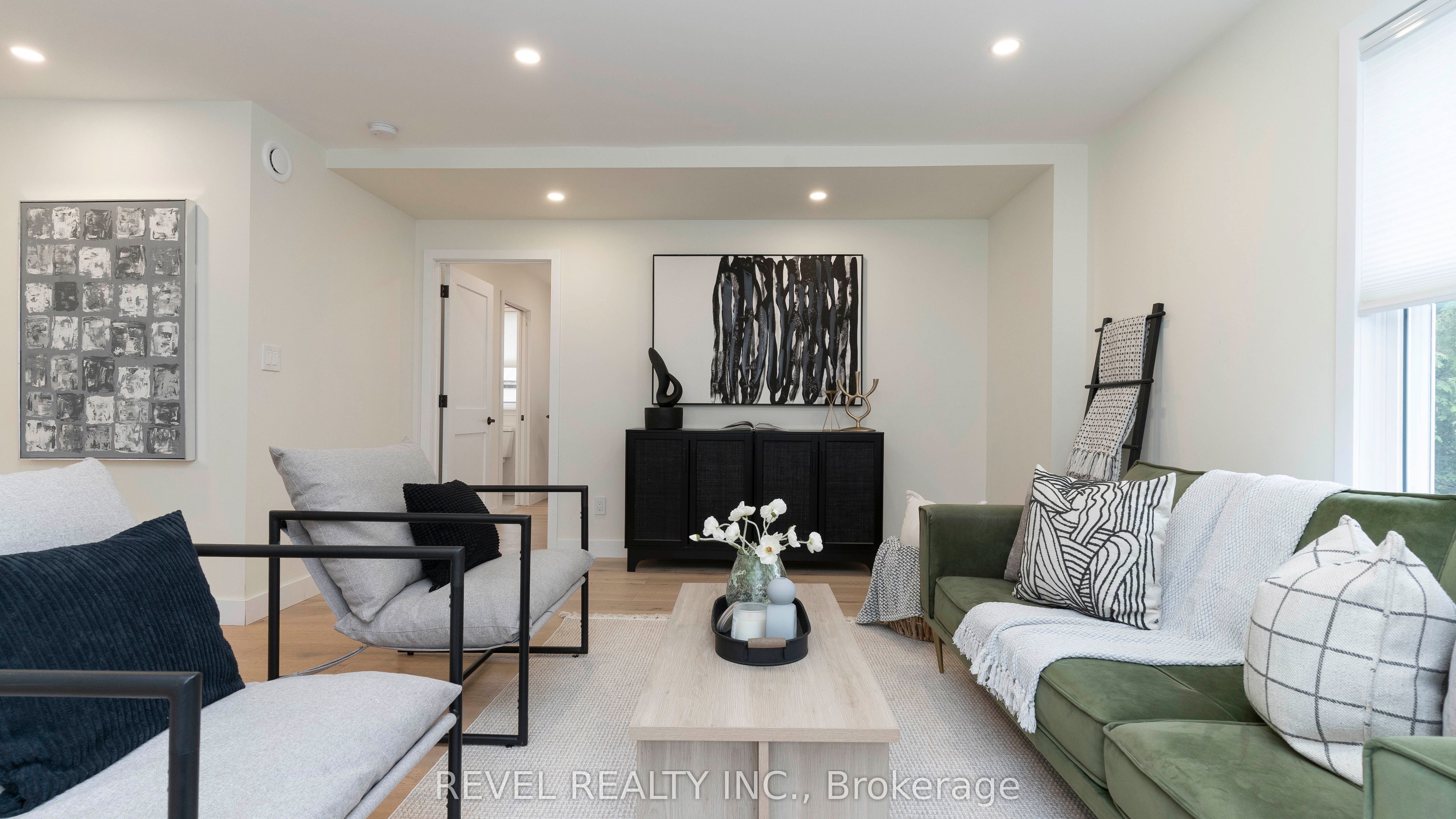 15 Victoria Avenue E Property Photo 8