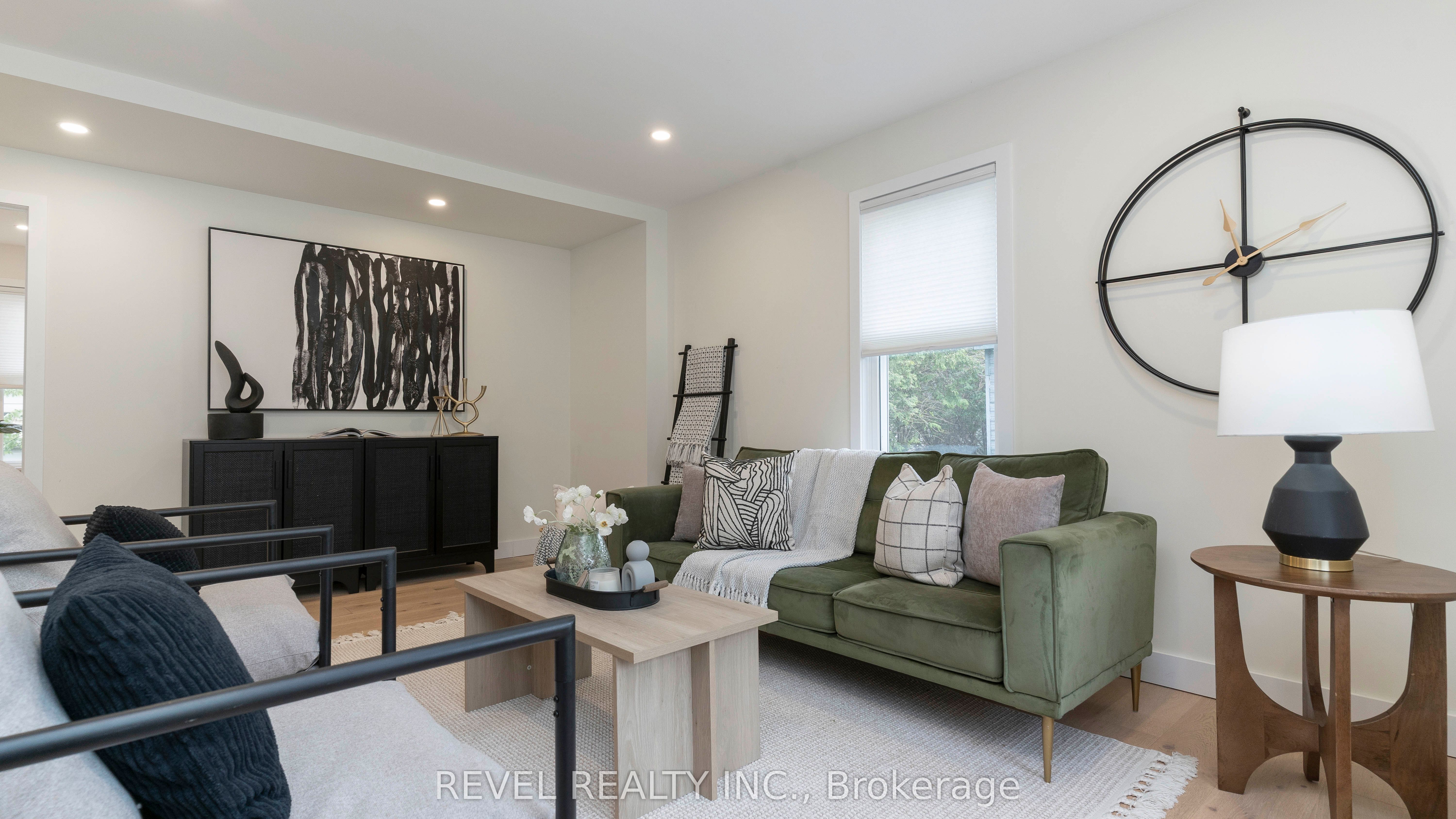 15 Victoria Avenue E Property Photo 9