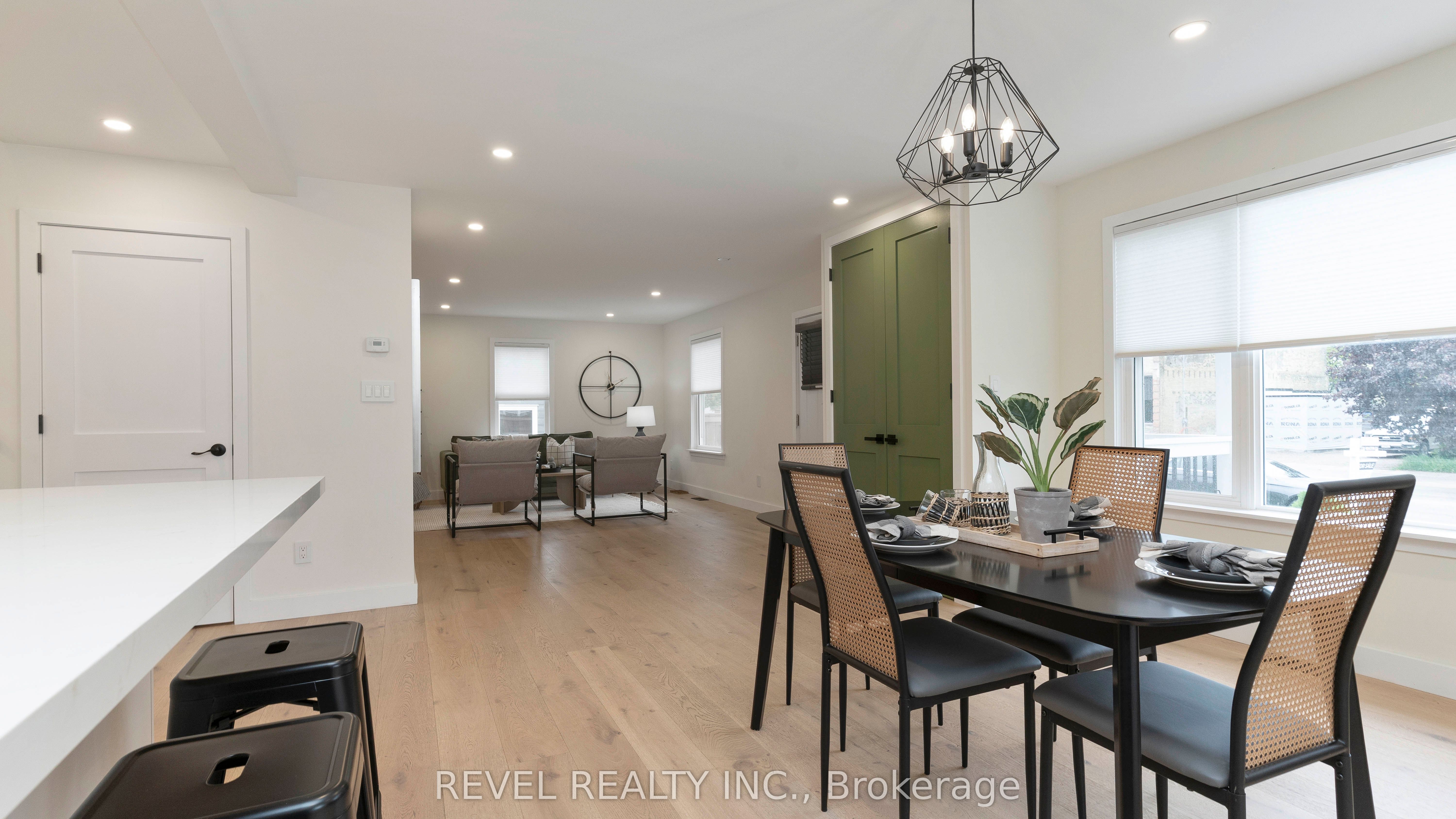 15 Victoria Avenue E Property Photo 16