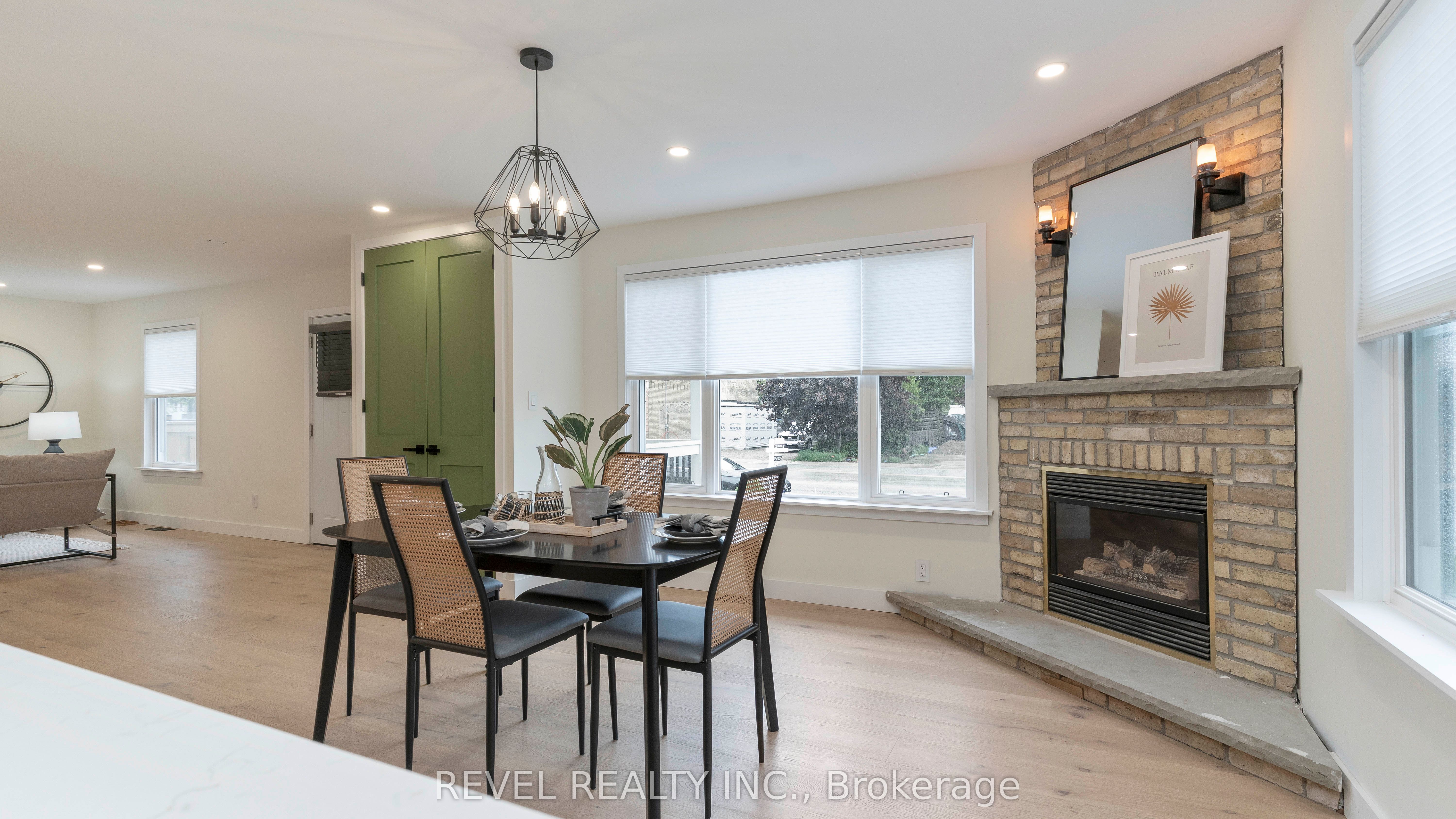 15 Victoria Avenue E Property Photo 22