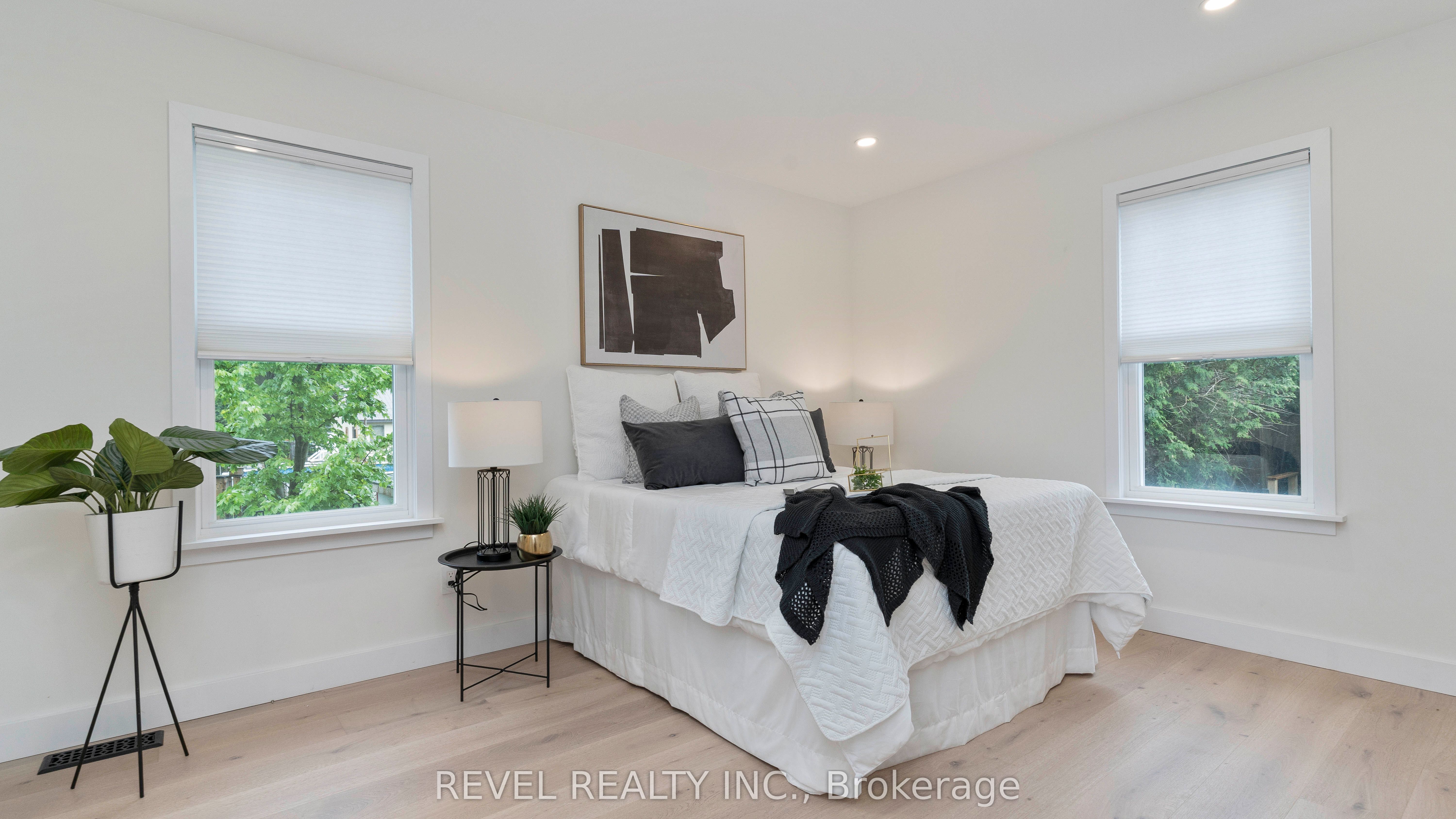 15 Victoria Avenue E Property Photo 23