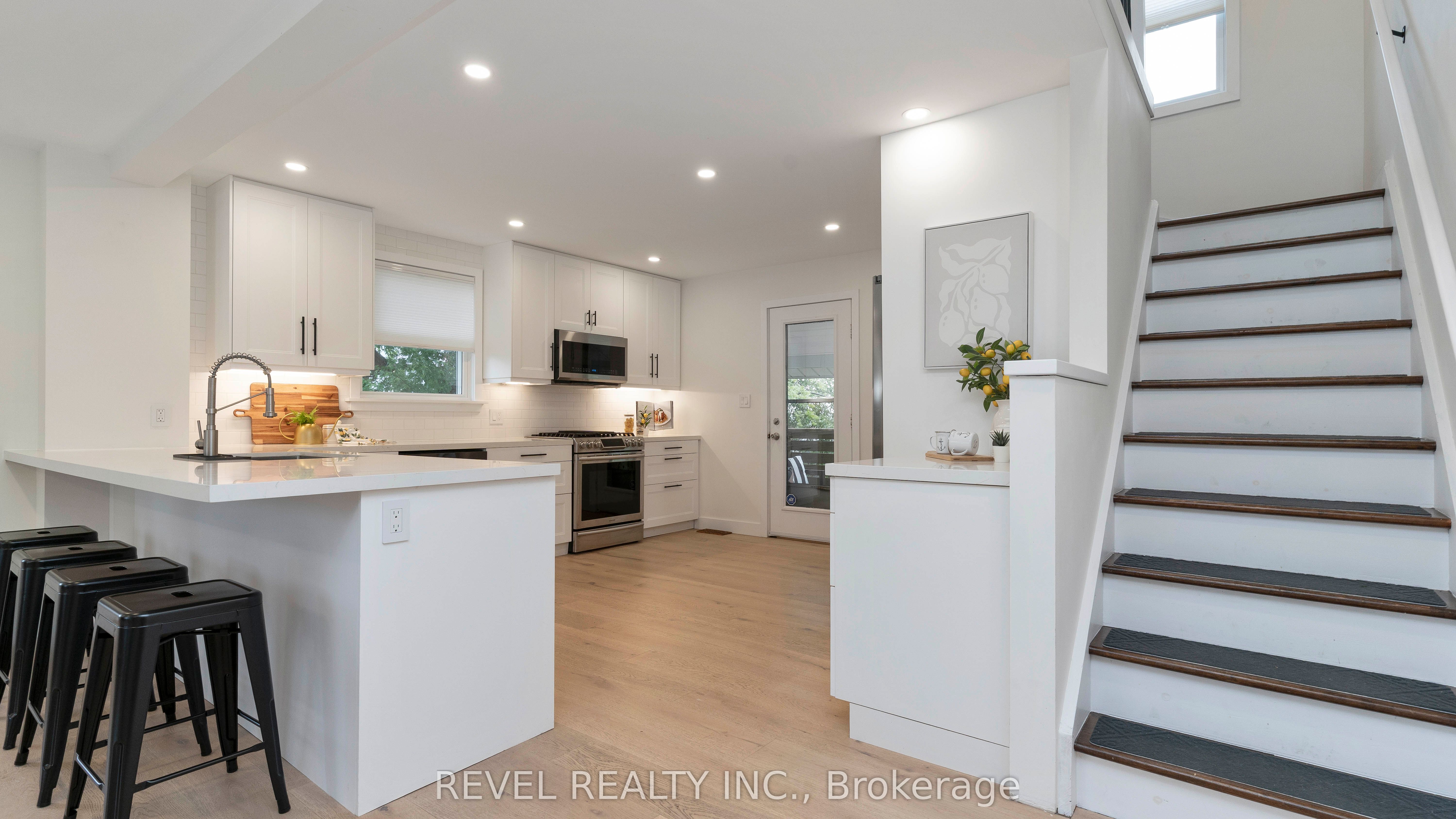 15 Victoria Avenue E Property Photo 26