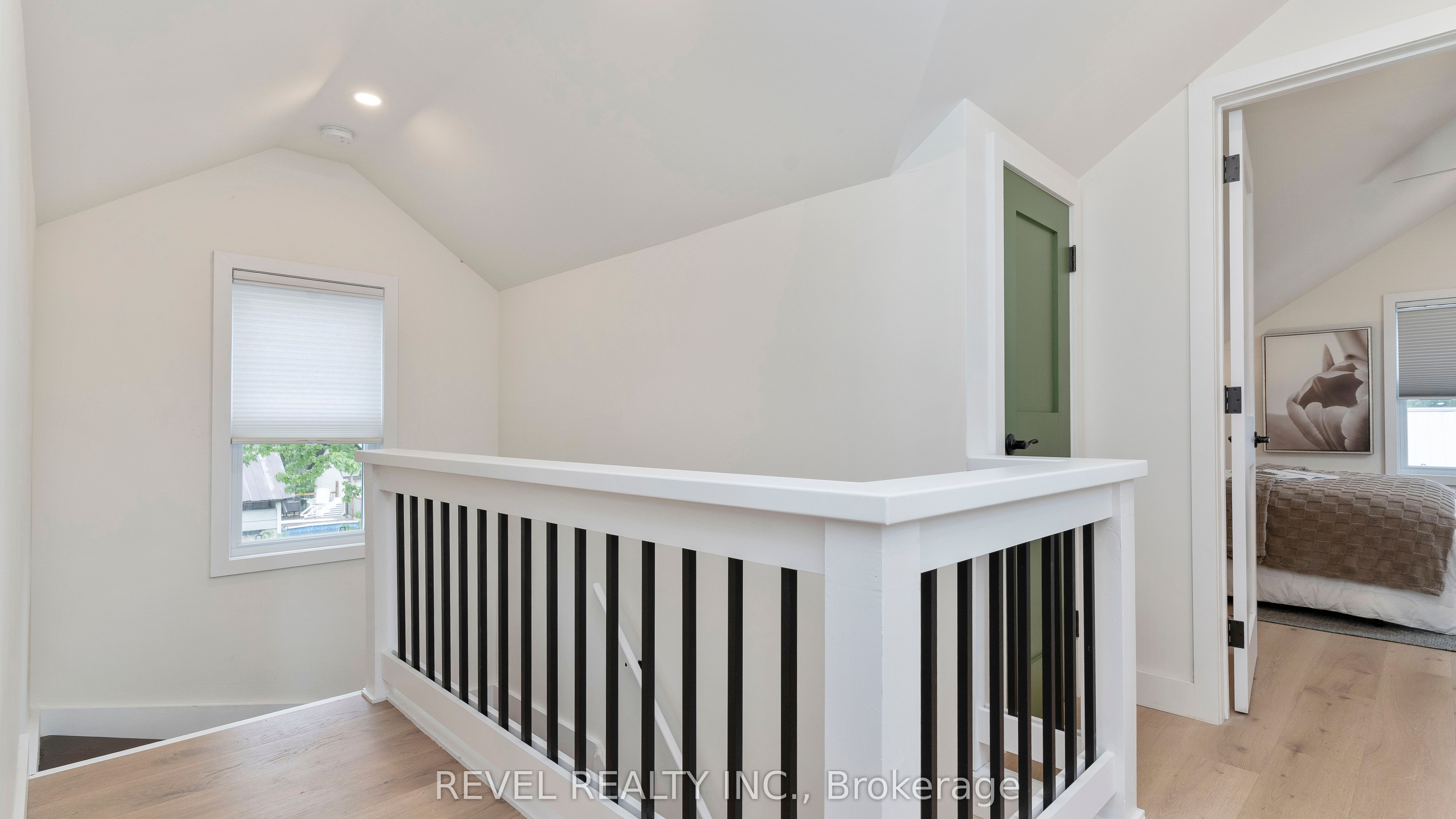15 Victoria Avenue E Property Photo 27