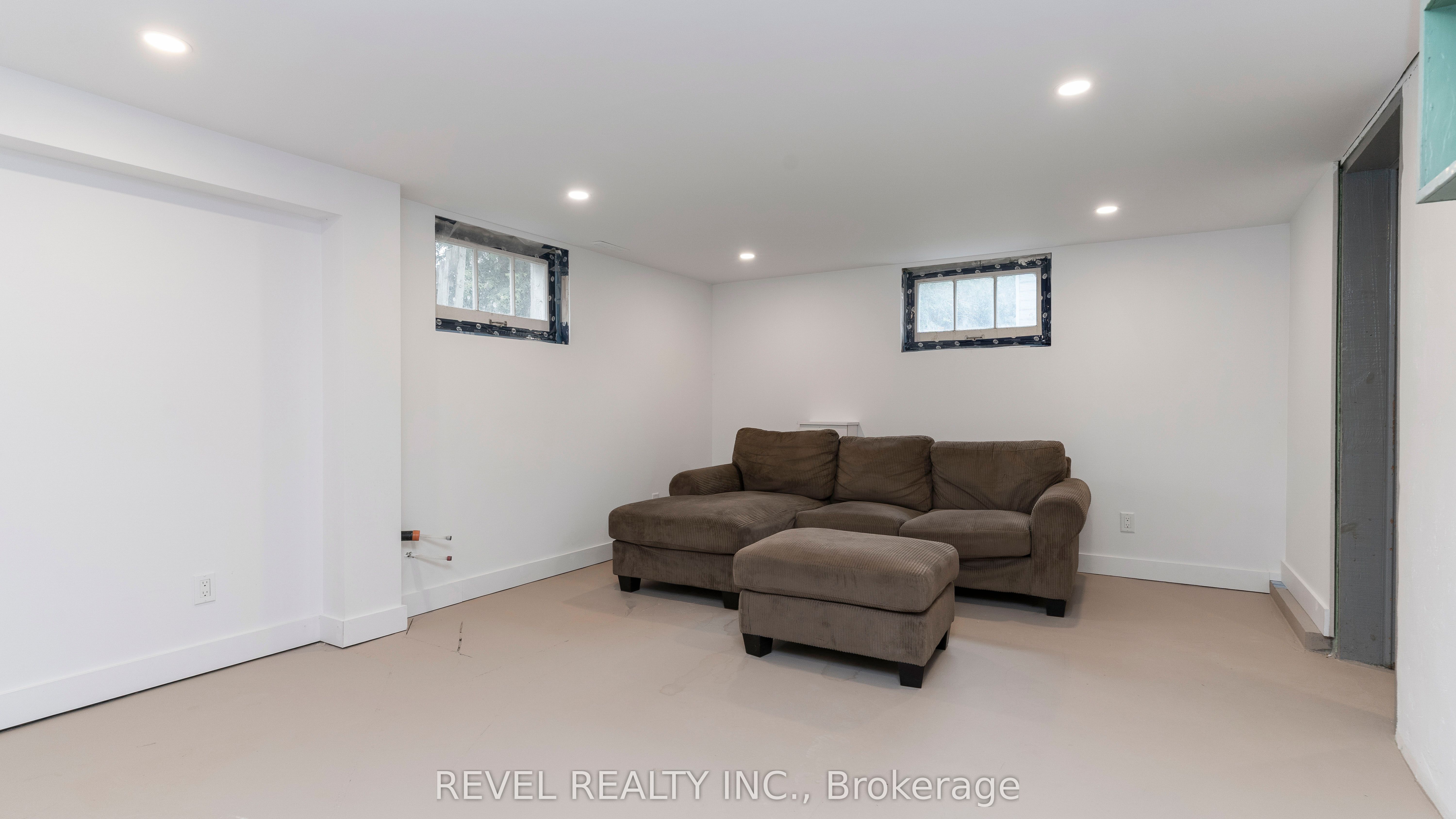 15 Victoria Avenue E Property Photo 36
