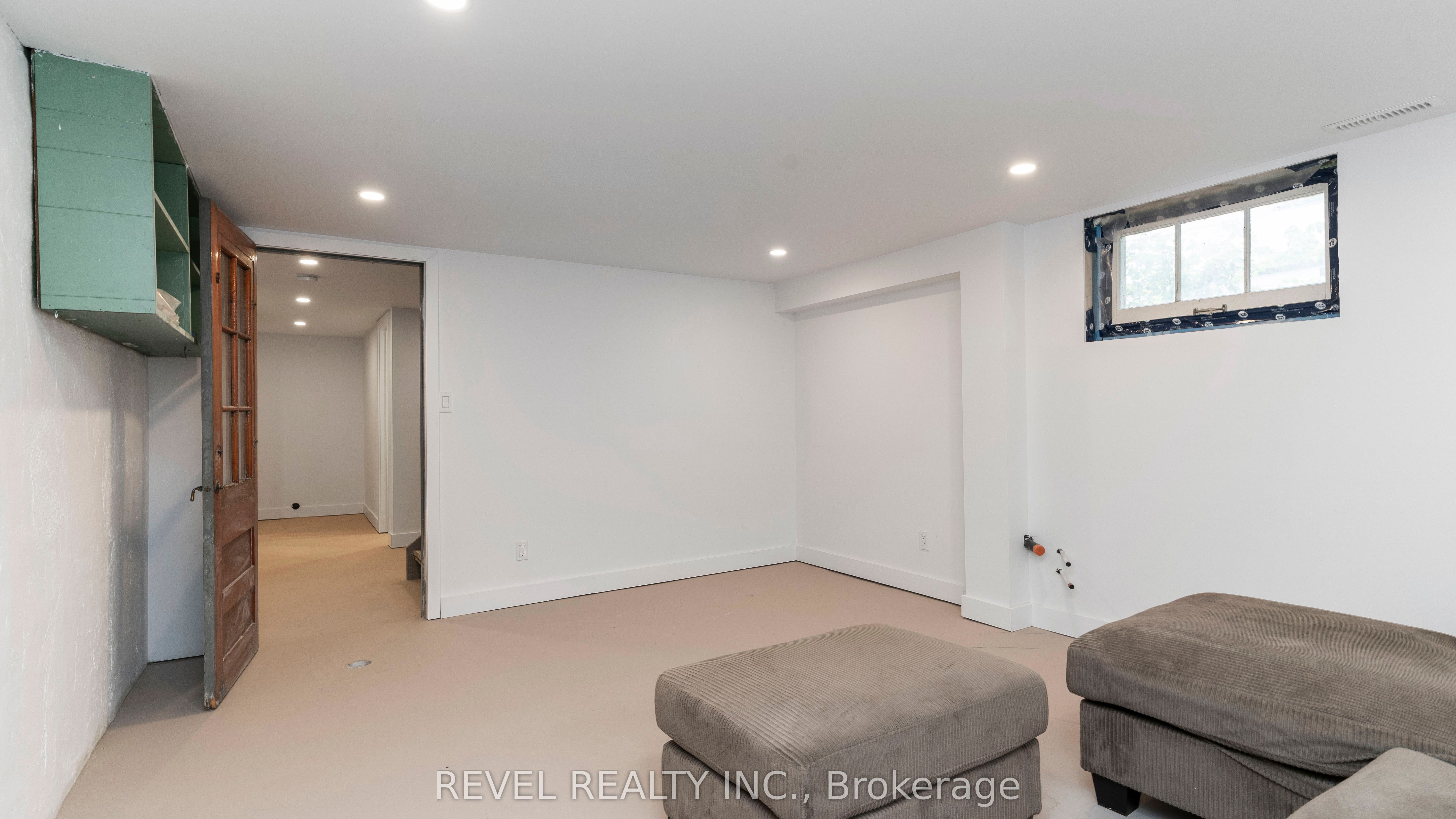 15 Victoria Avenue E Property Photo 37