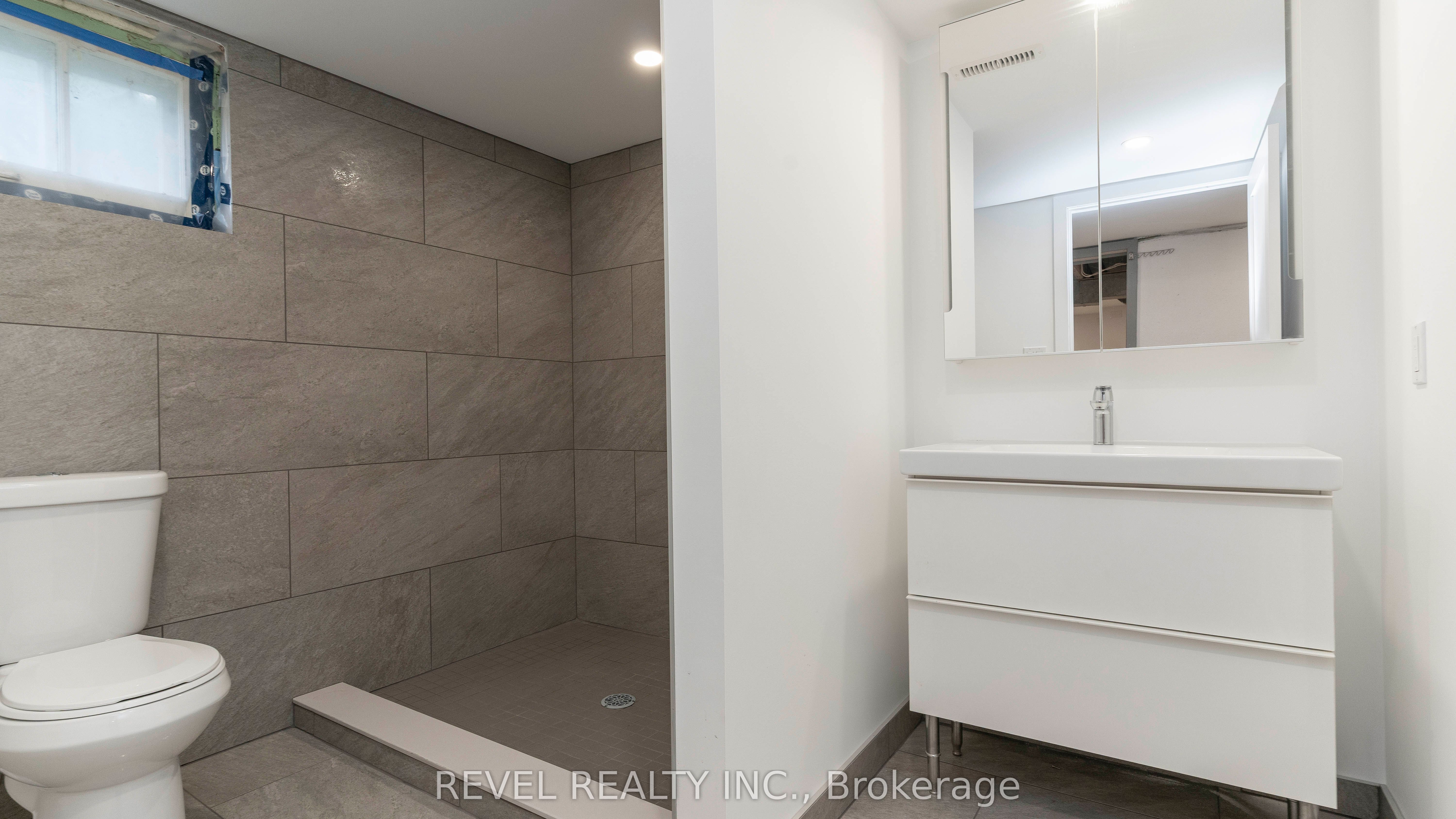 15 Victoria Avenue E Property Photo 38
