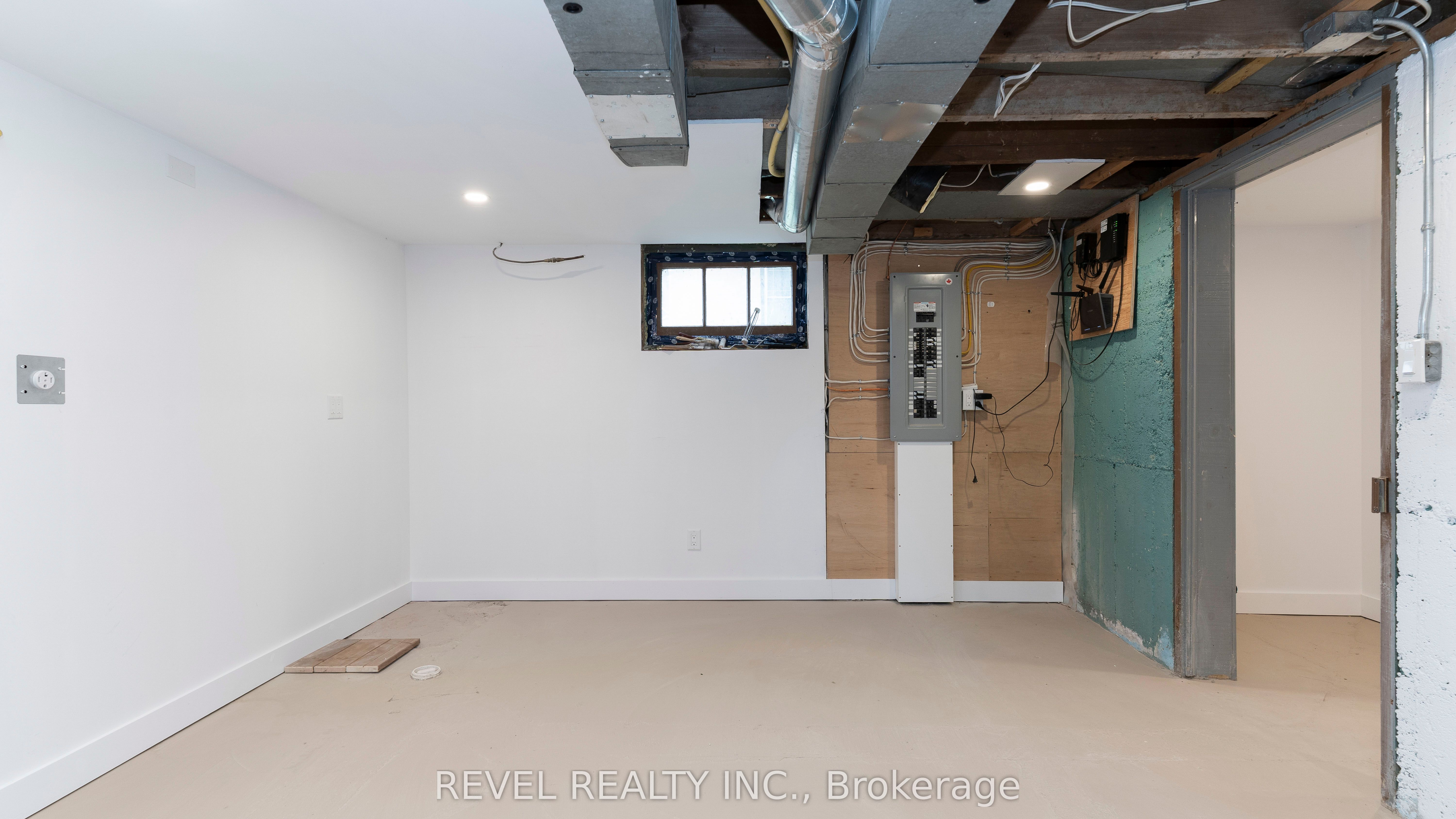 15 Victoria Avenue E Property Photo 40