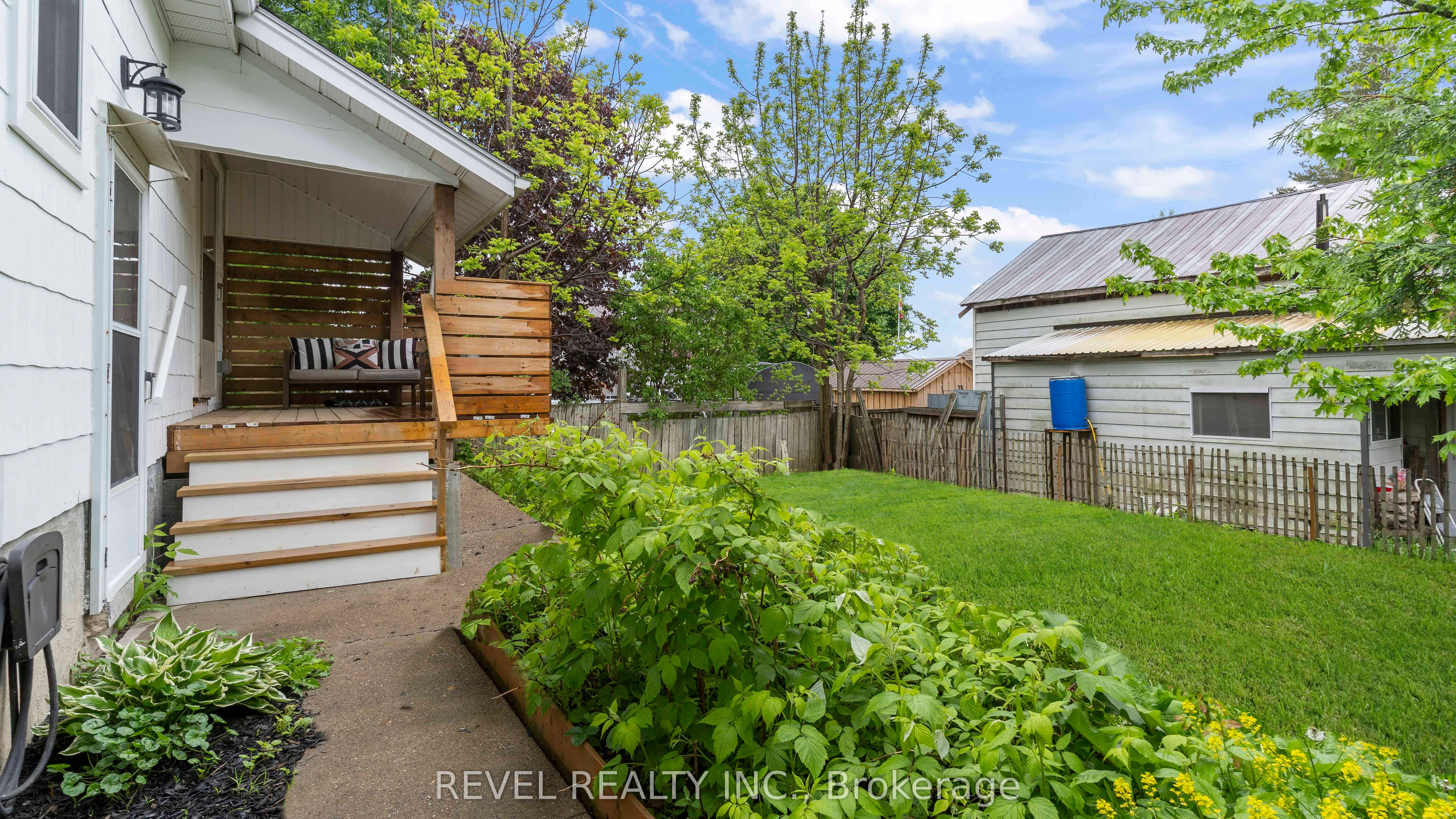 15 Victoria Avenue E Property Photo 42