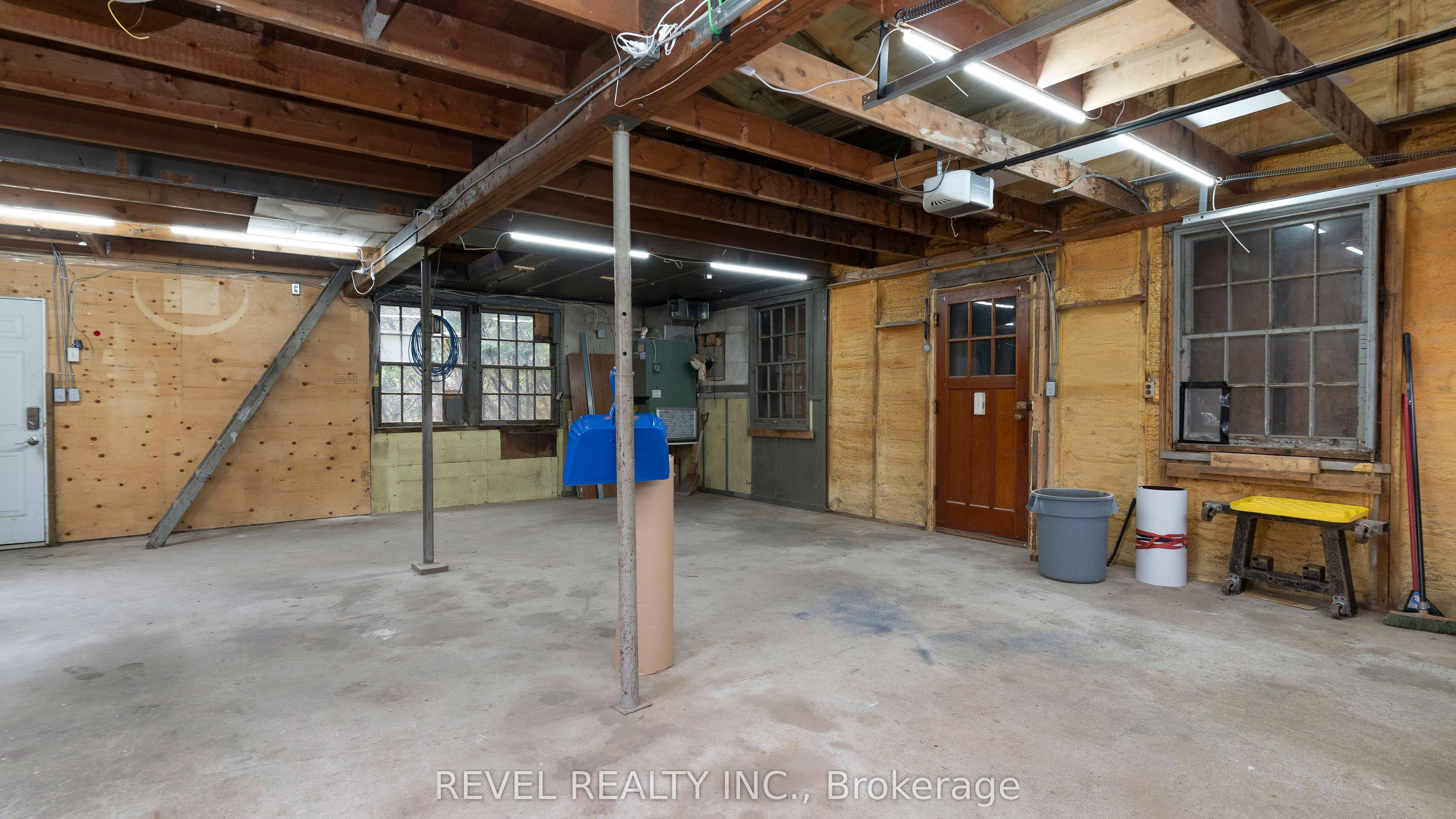 15 Victoria Avenue E Property Photo 47
