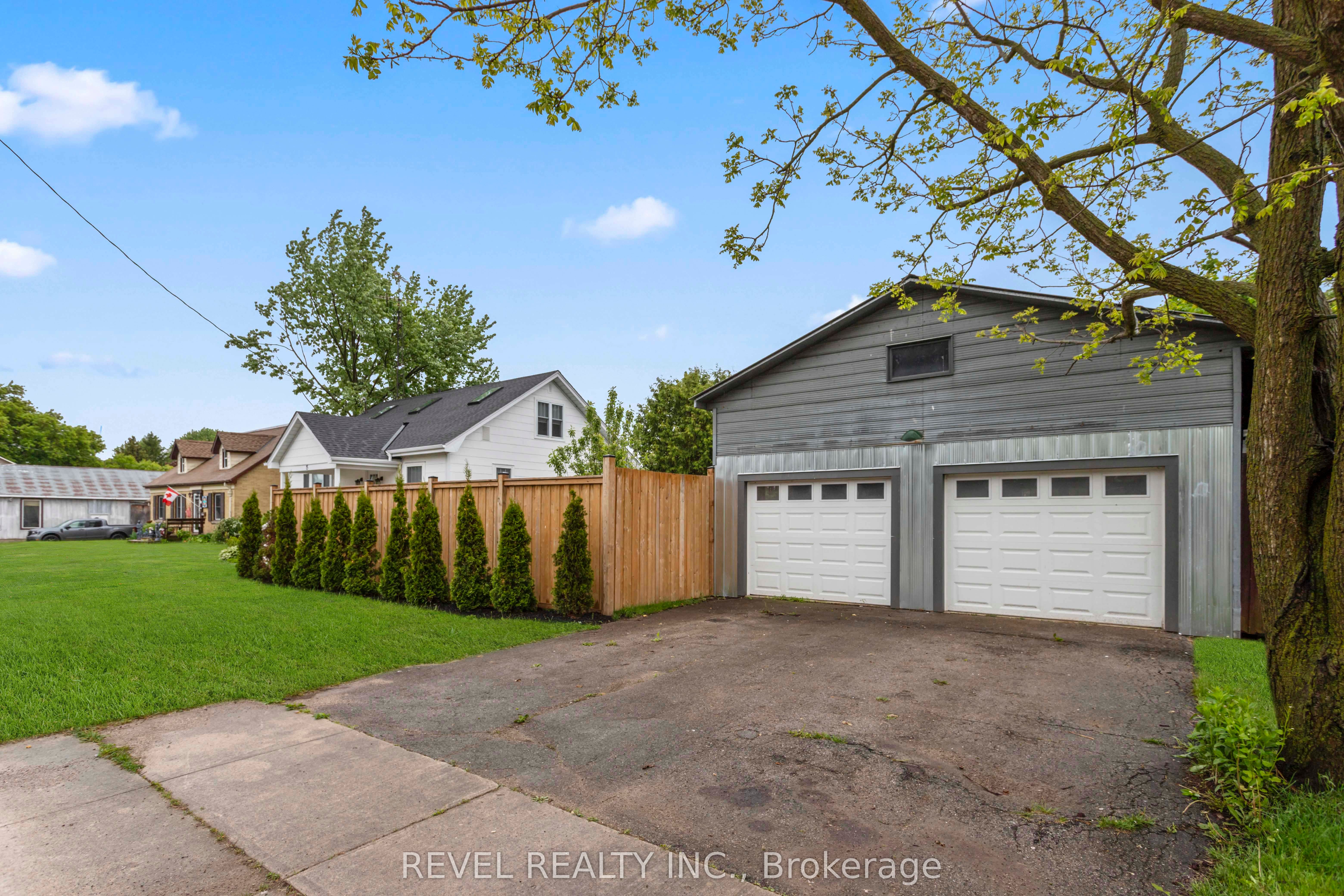 15 Victoria Avenue E Property Photo 48