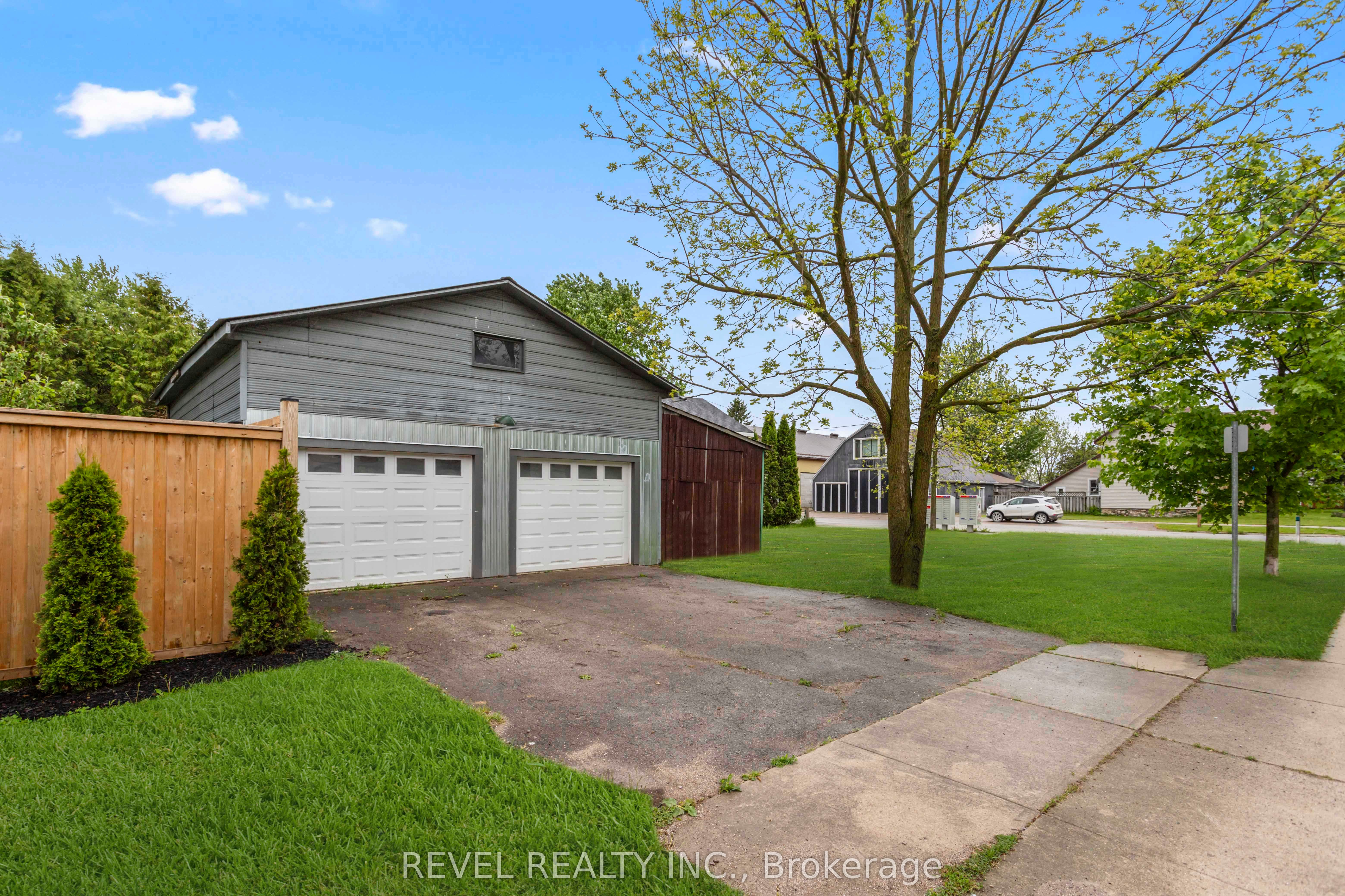 15 Victoria Avenue E Property Photo 49