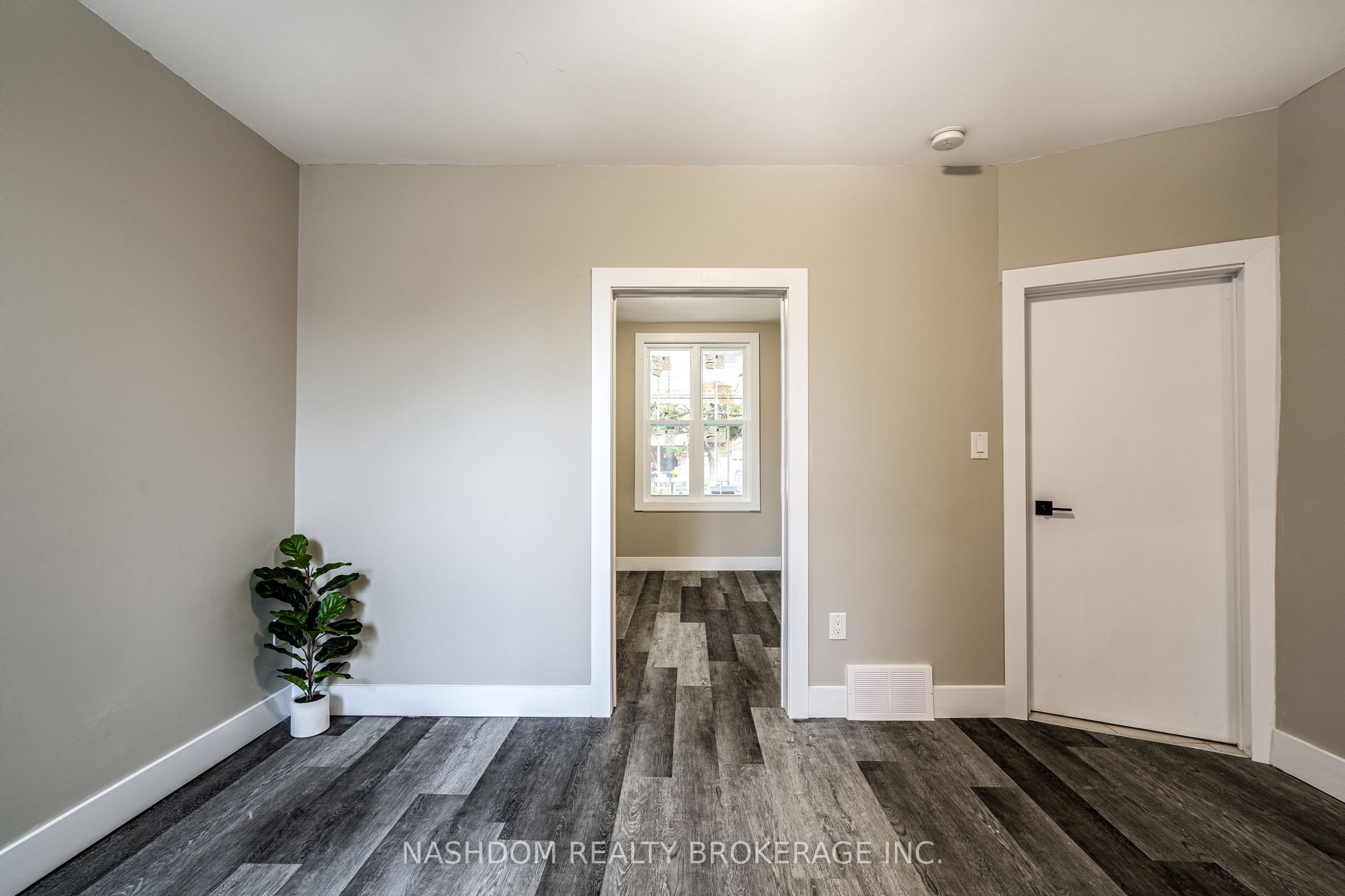 100 Sherman Avenue N Property Photo 6