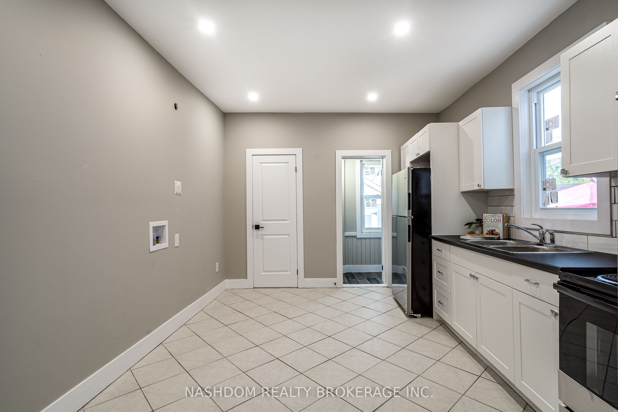 100 Sherman Avenue N Property Photo 10