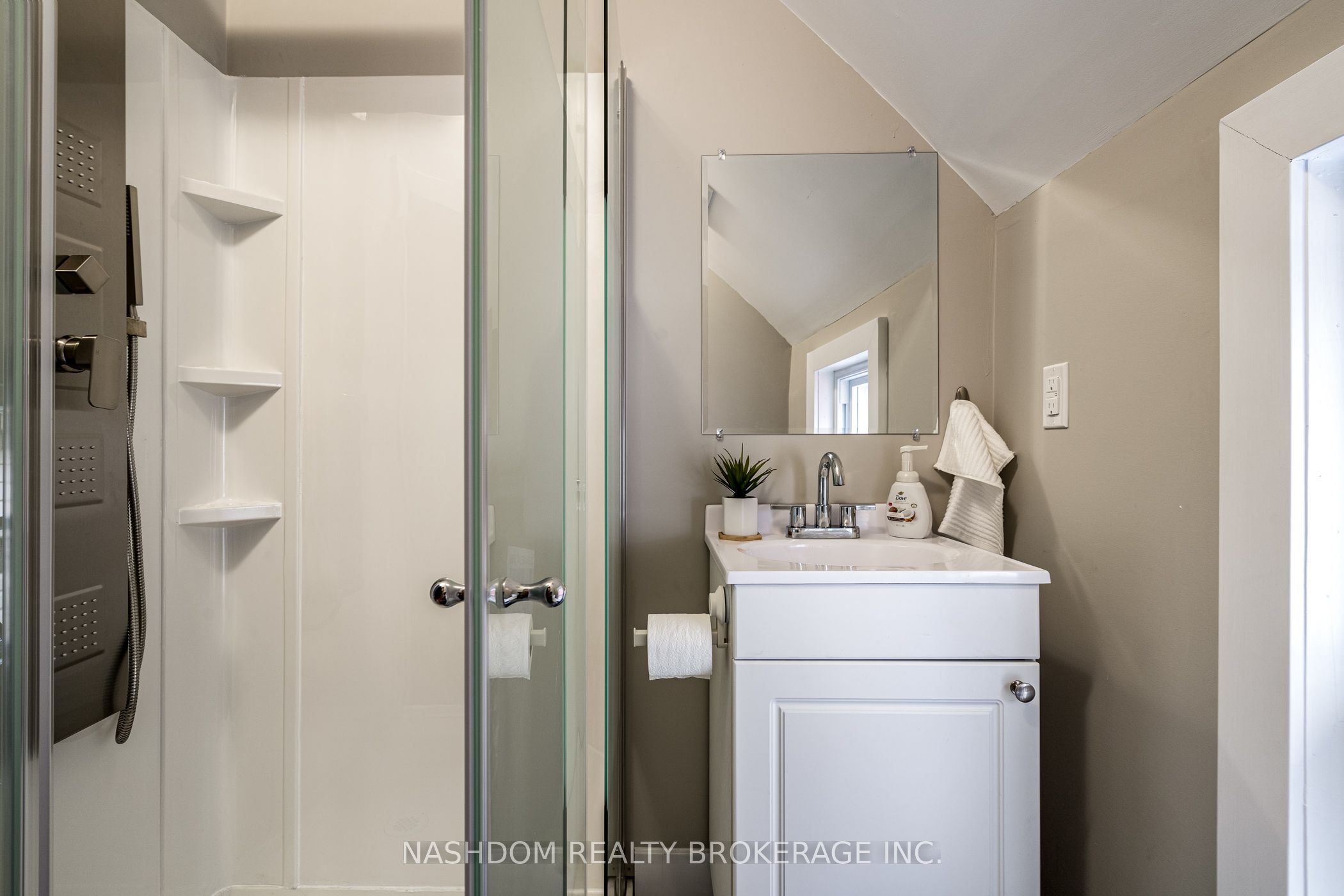 100 Sherman Avenue N Property Photo 28