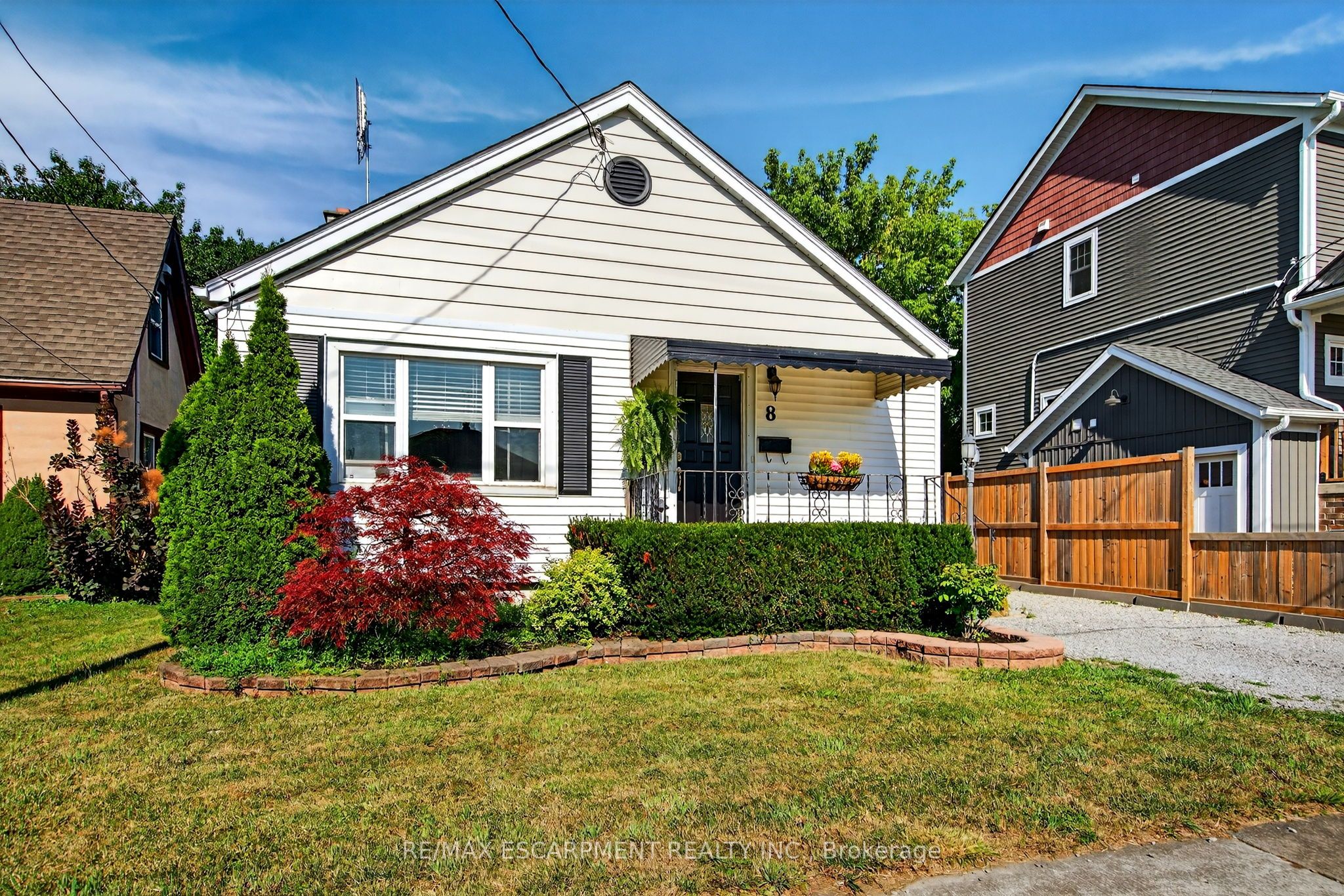 8 Campbell Ave Property Photo 1