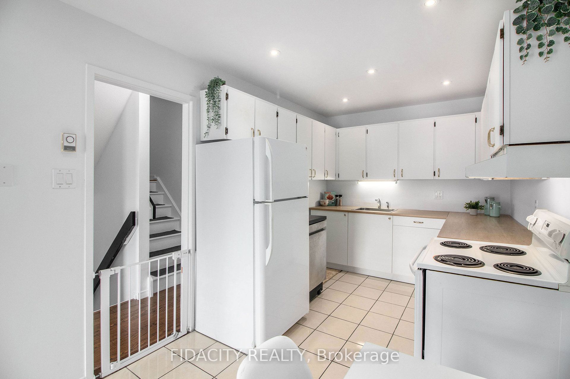 825 Cahill Drive W 180 Property Photo 10