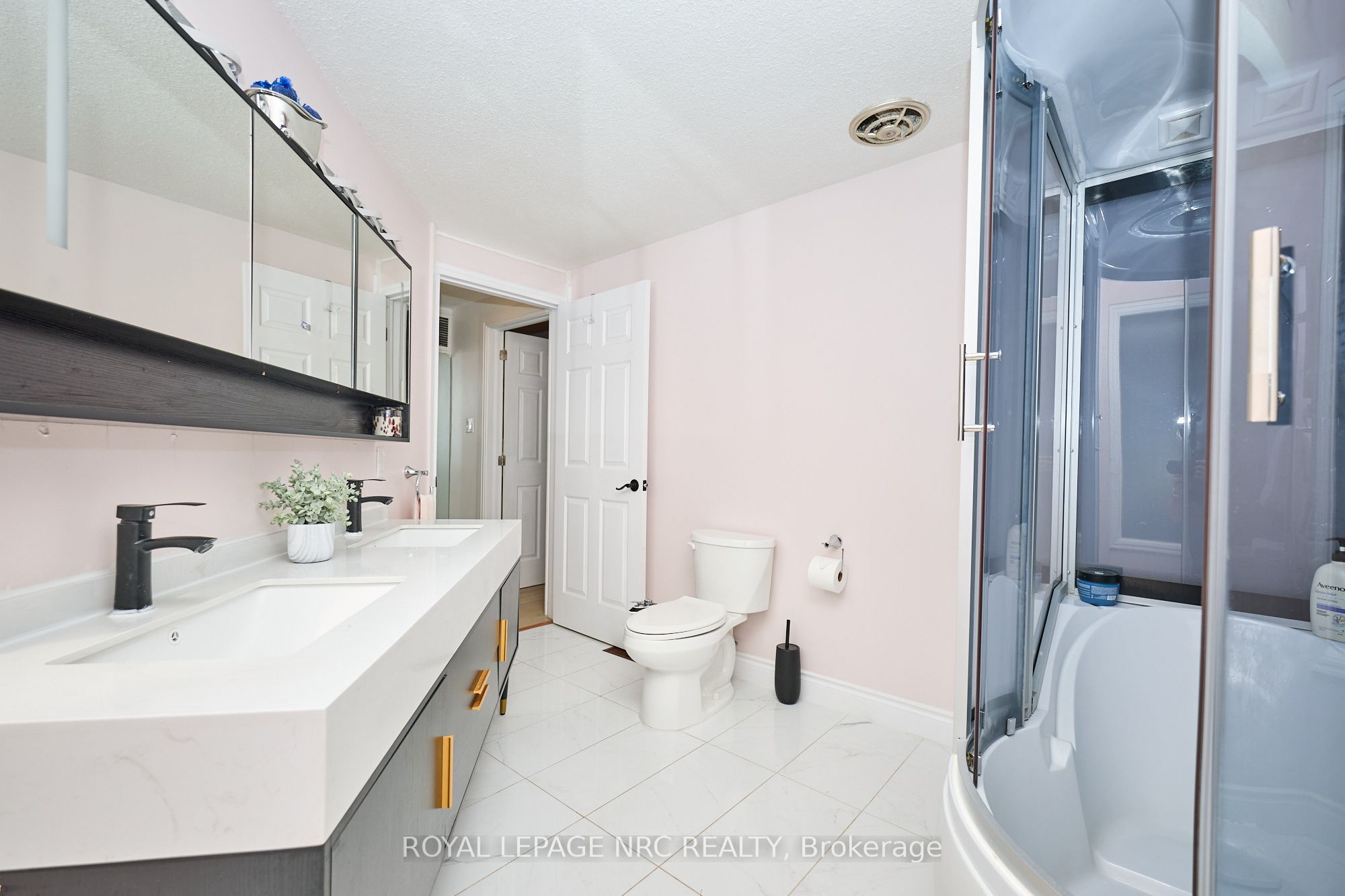 46 Adelene Crescent Property Photo 21