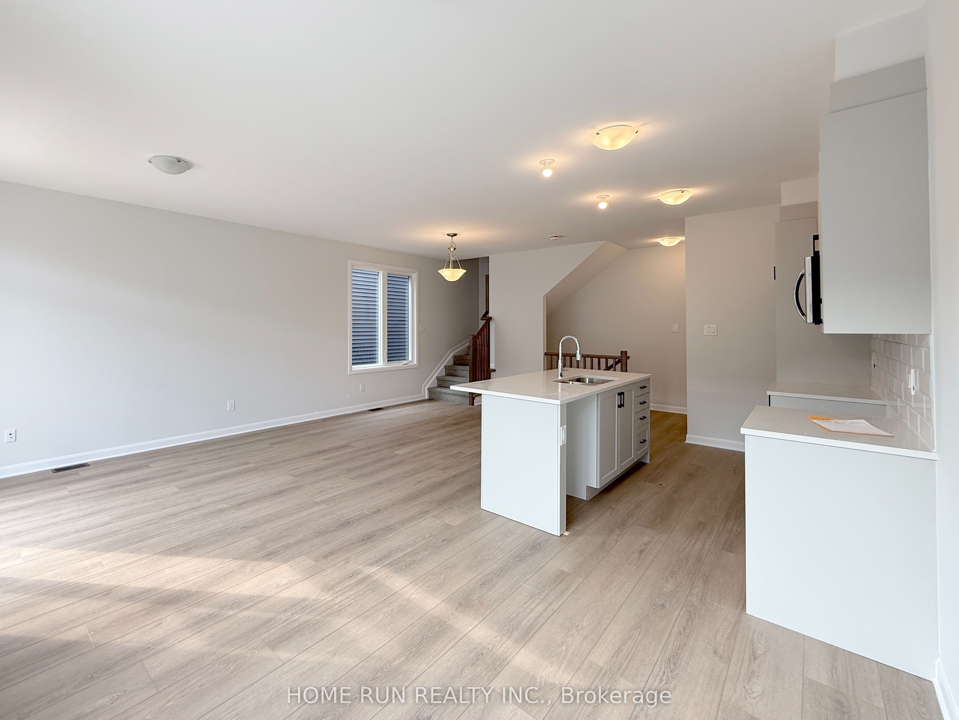 521 Woodlily Priv Property Photo 3