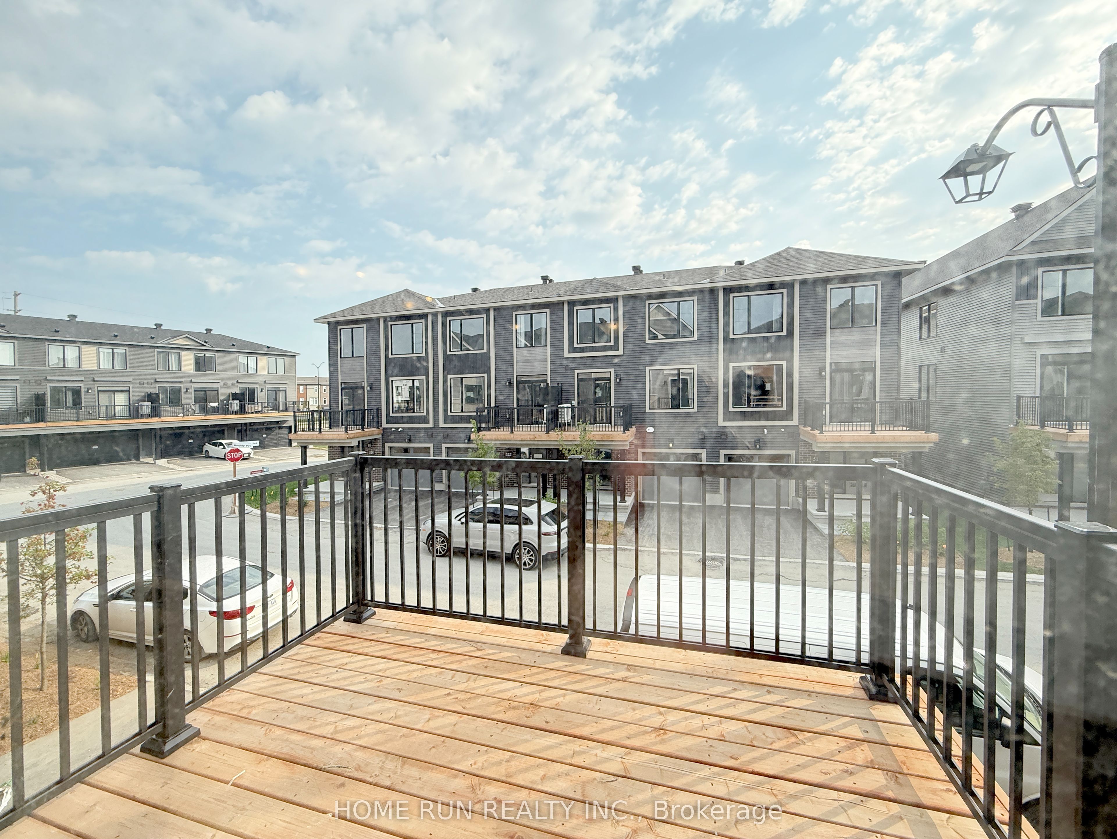 521 Woodlily Priv Property Photo 8