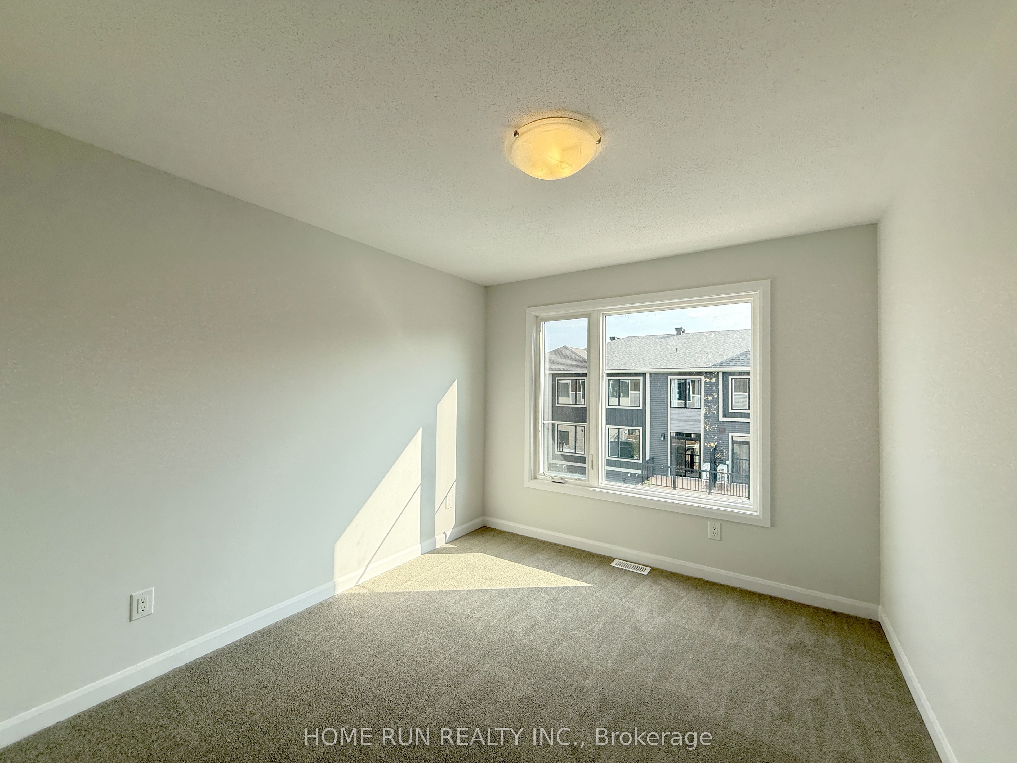 521 Woodlily Priv Property Photo 10
