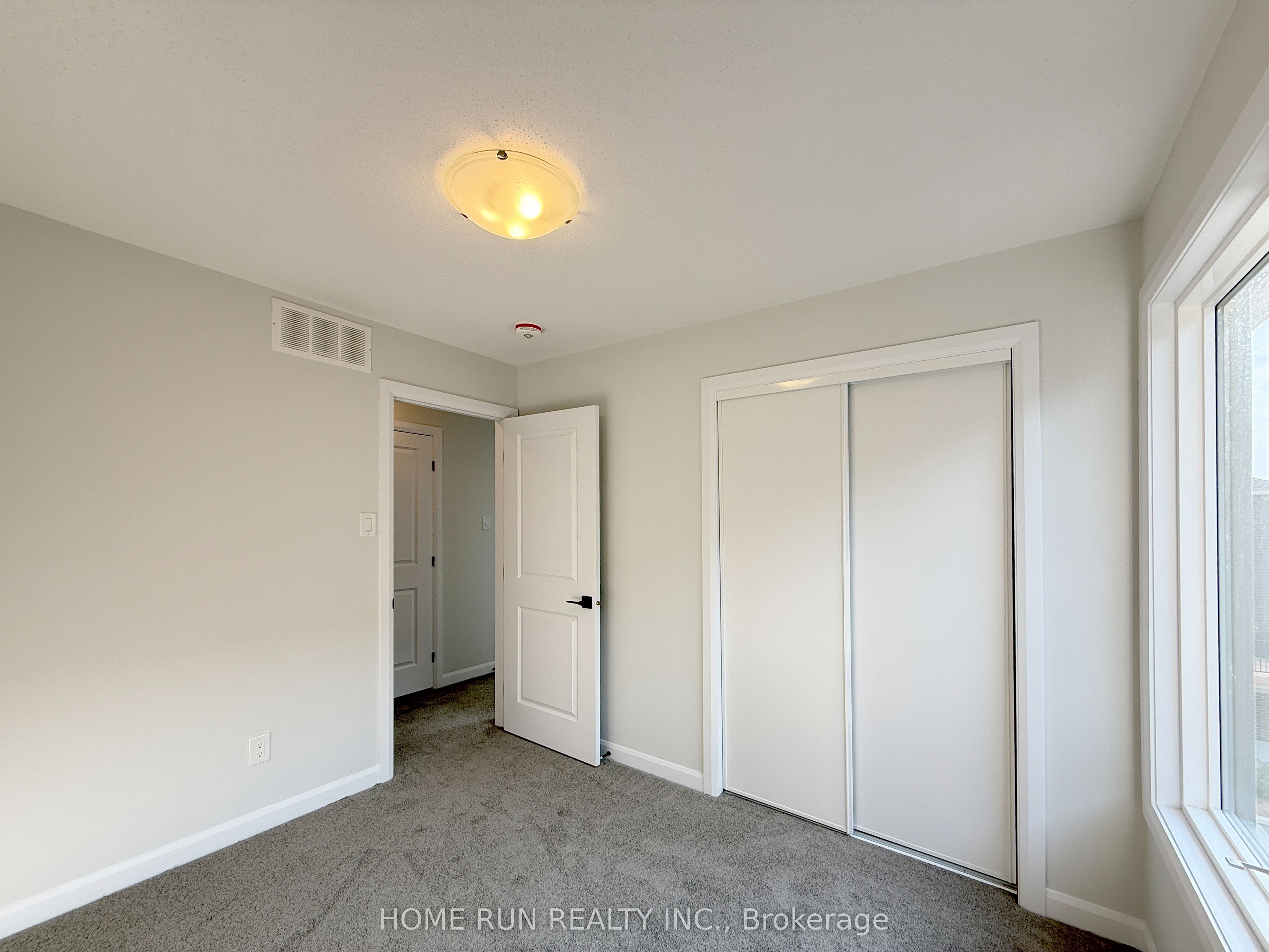 521 Woodlily Priv Property Photo 11