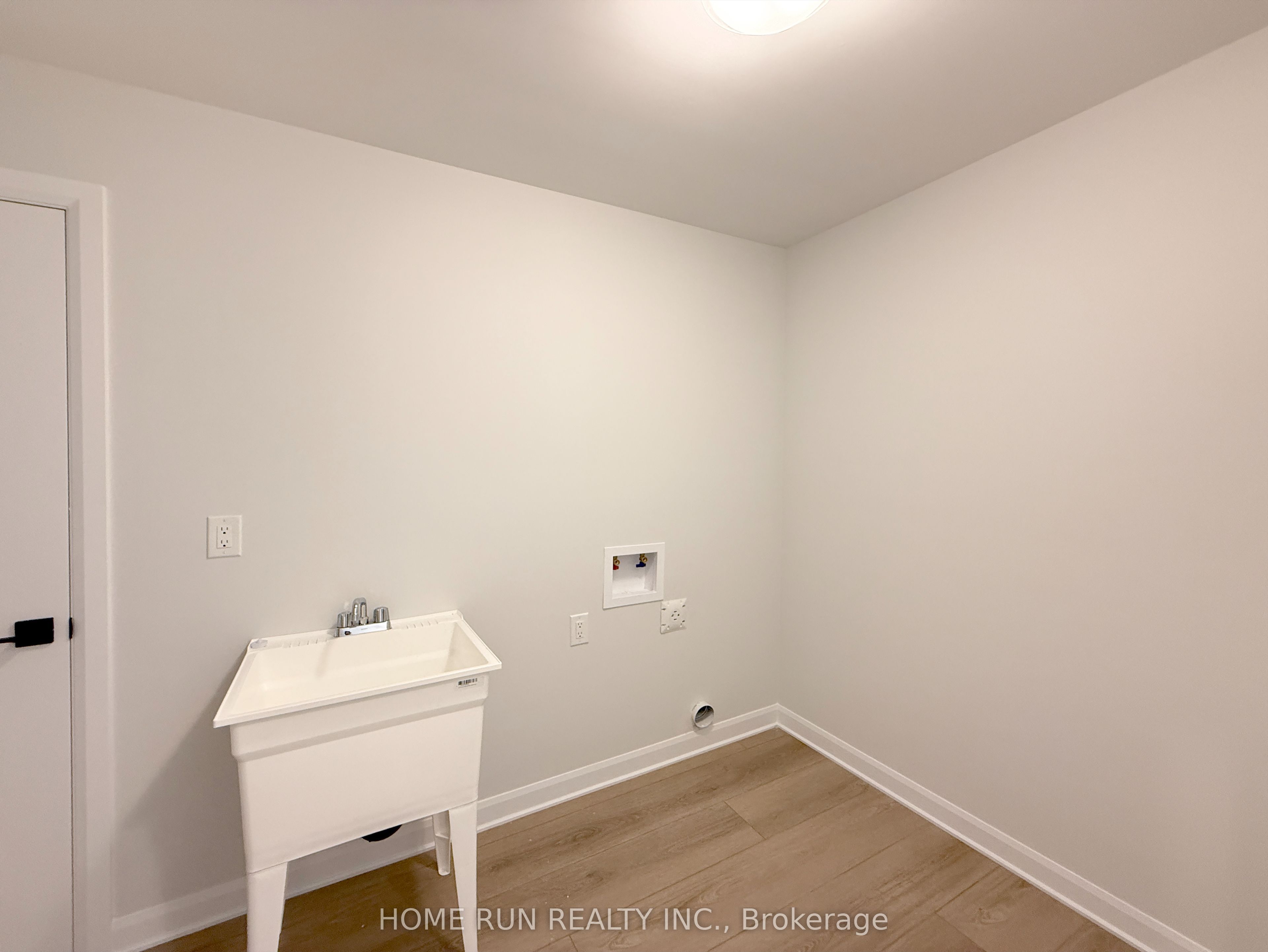 521 Woodlily Priv Property Photo 20