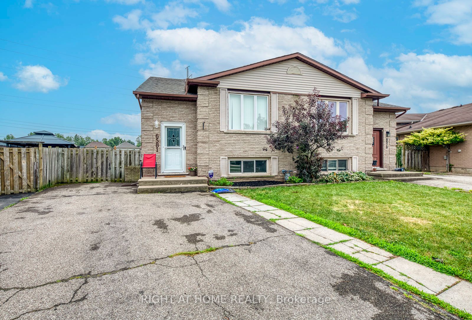 6581 Malibu Drive Property Photo 1