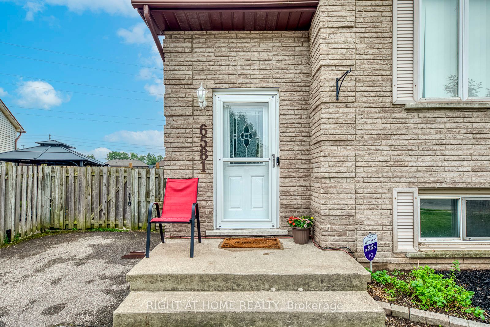 6581 Malibu Dr Property Photo 3