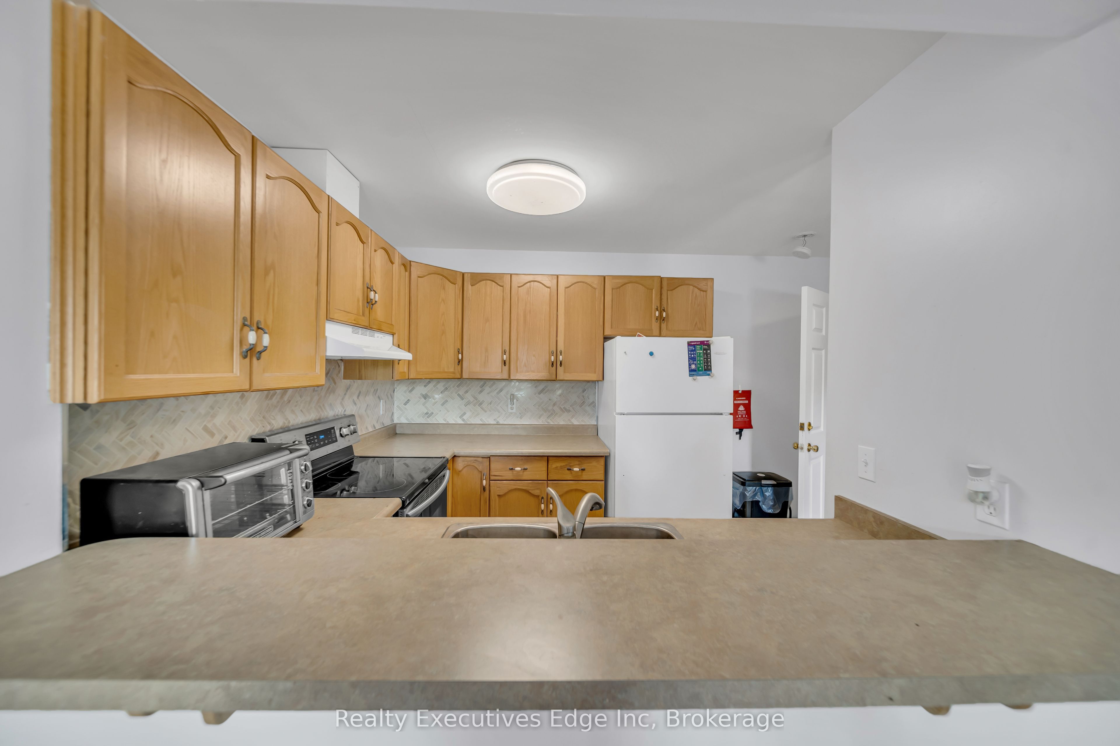 142 York Road 5 Property Photo 4