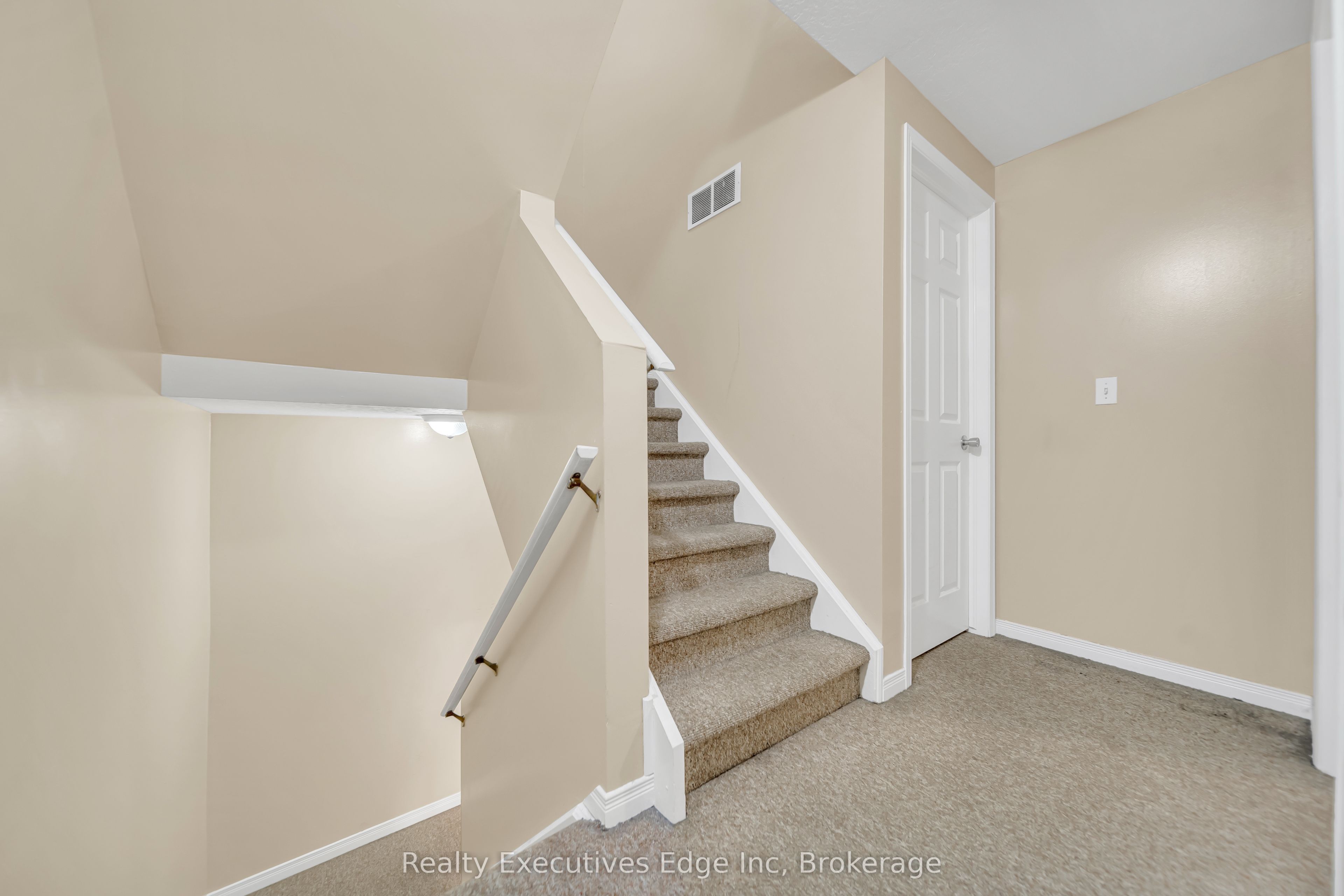 142 York Road 5 Property Photo 10
