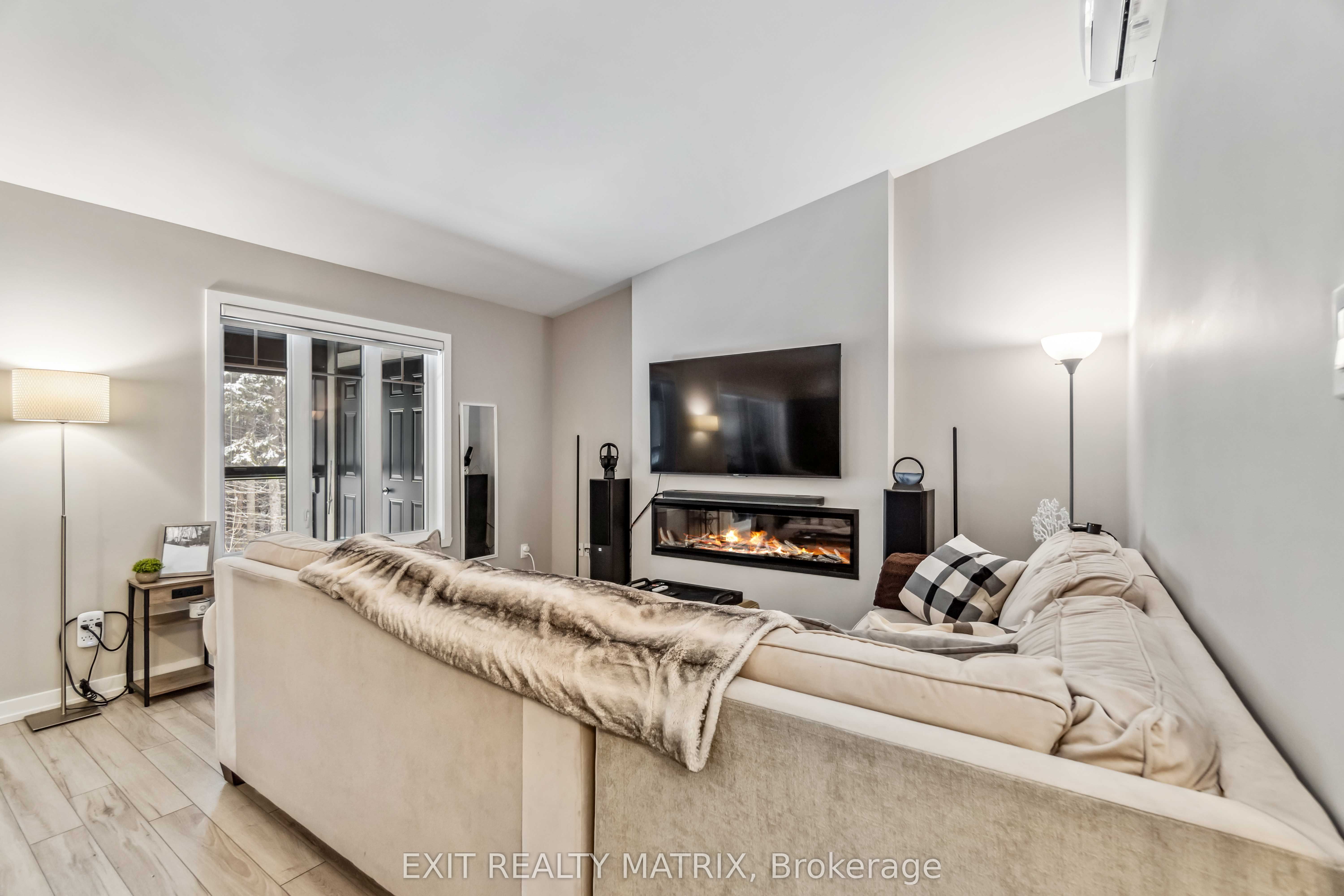 99 St Moritz Trl Property Photo 4