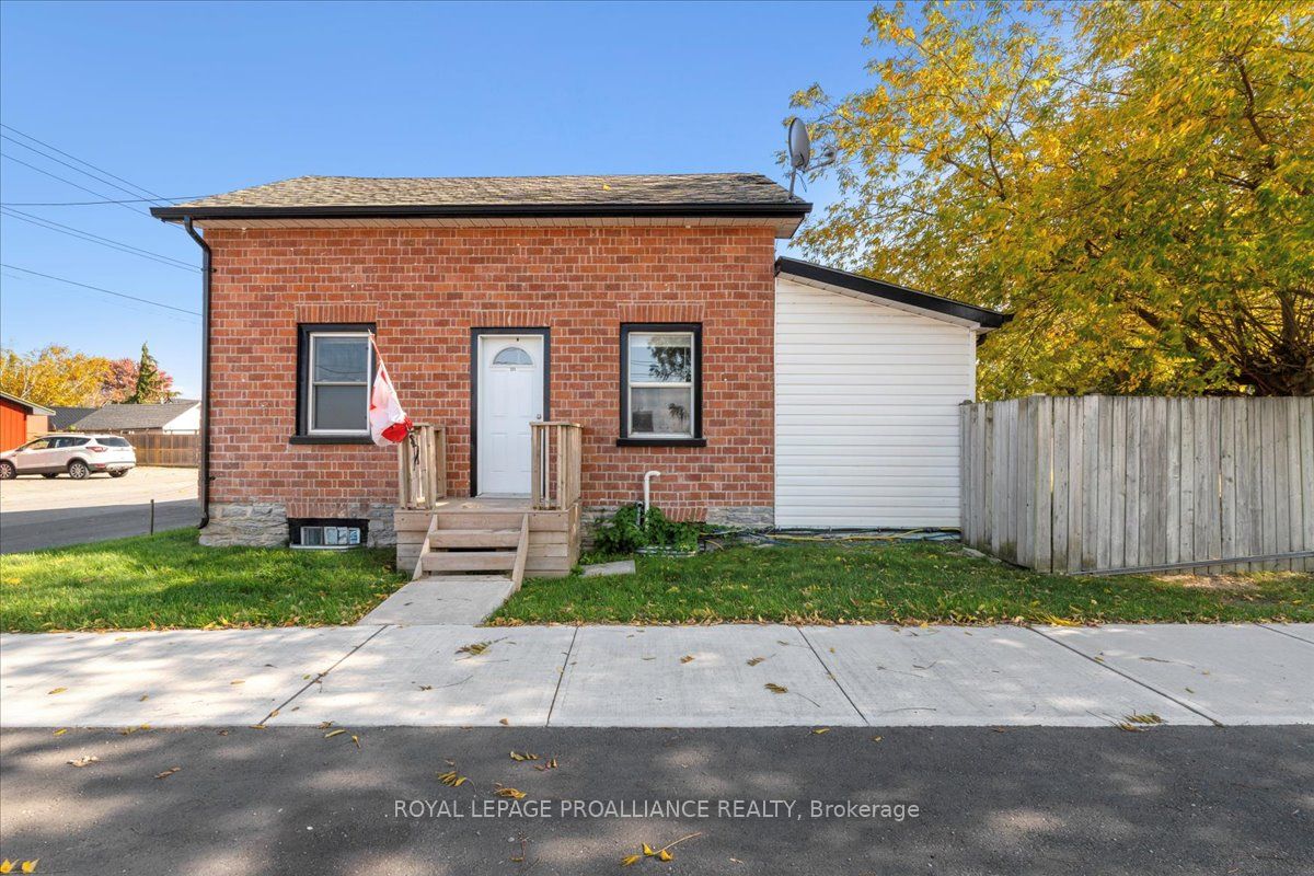 372 Main St