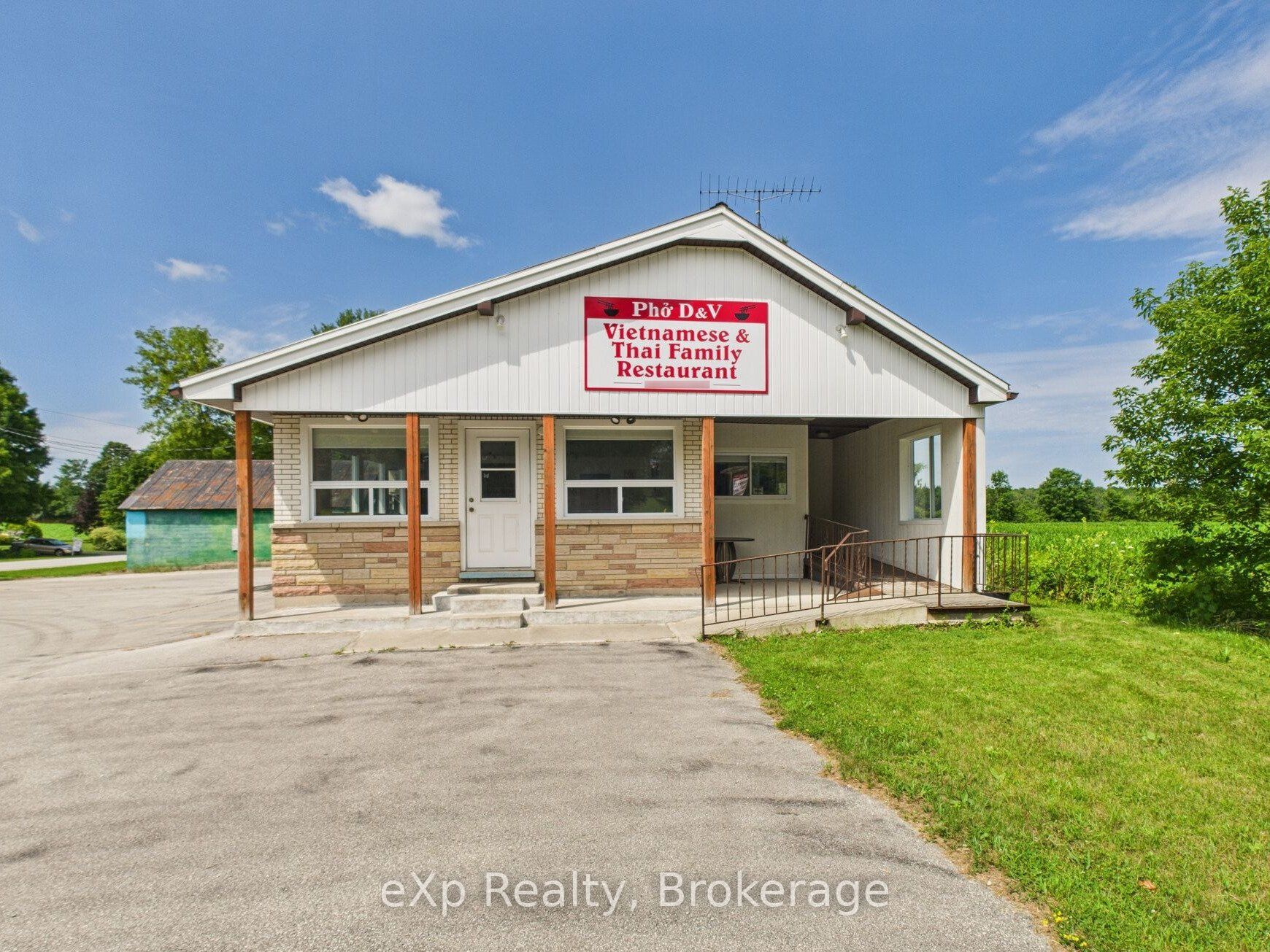 315194 Highway 6 N/a Property Photo 1