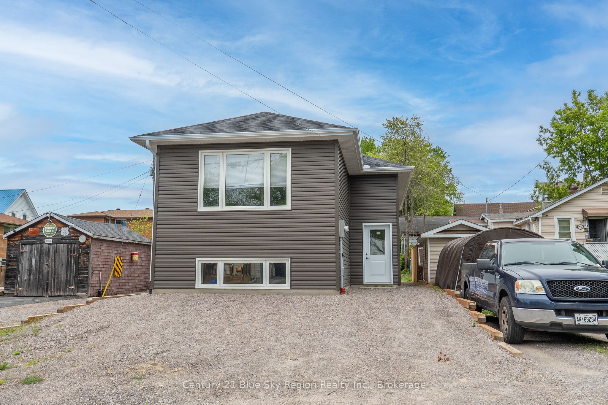 1556 Fraser Street Property Photo 1