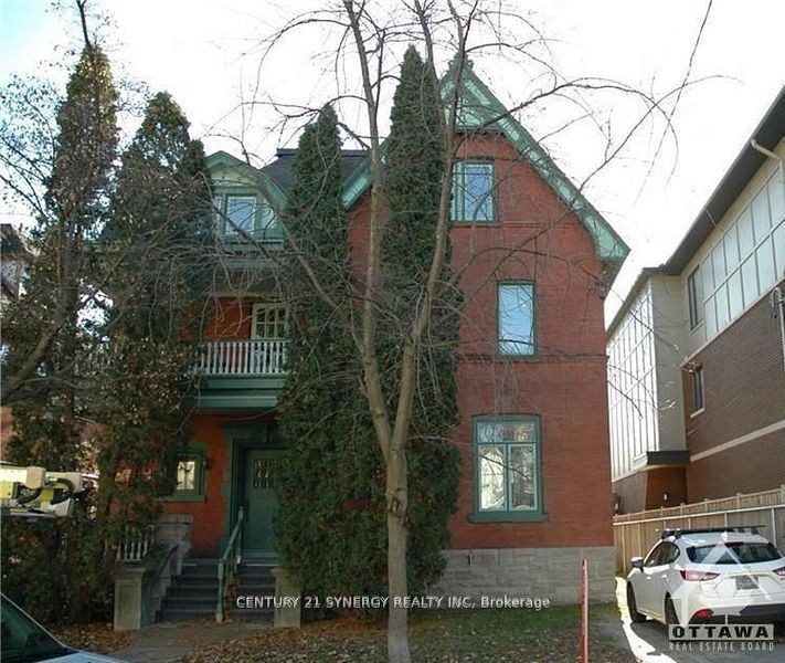 458 Maclaren St Property Photo 1