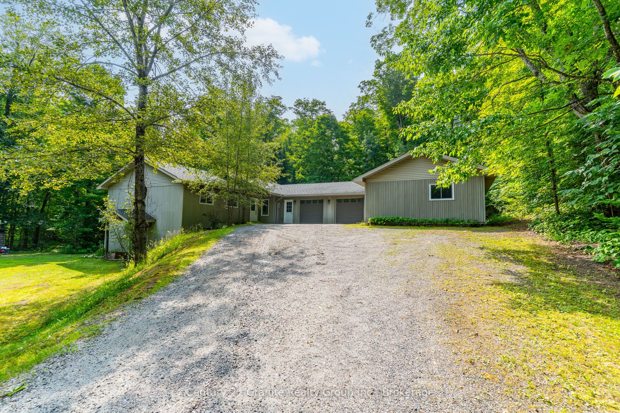 1029 Wigamog Road Property Photo 1