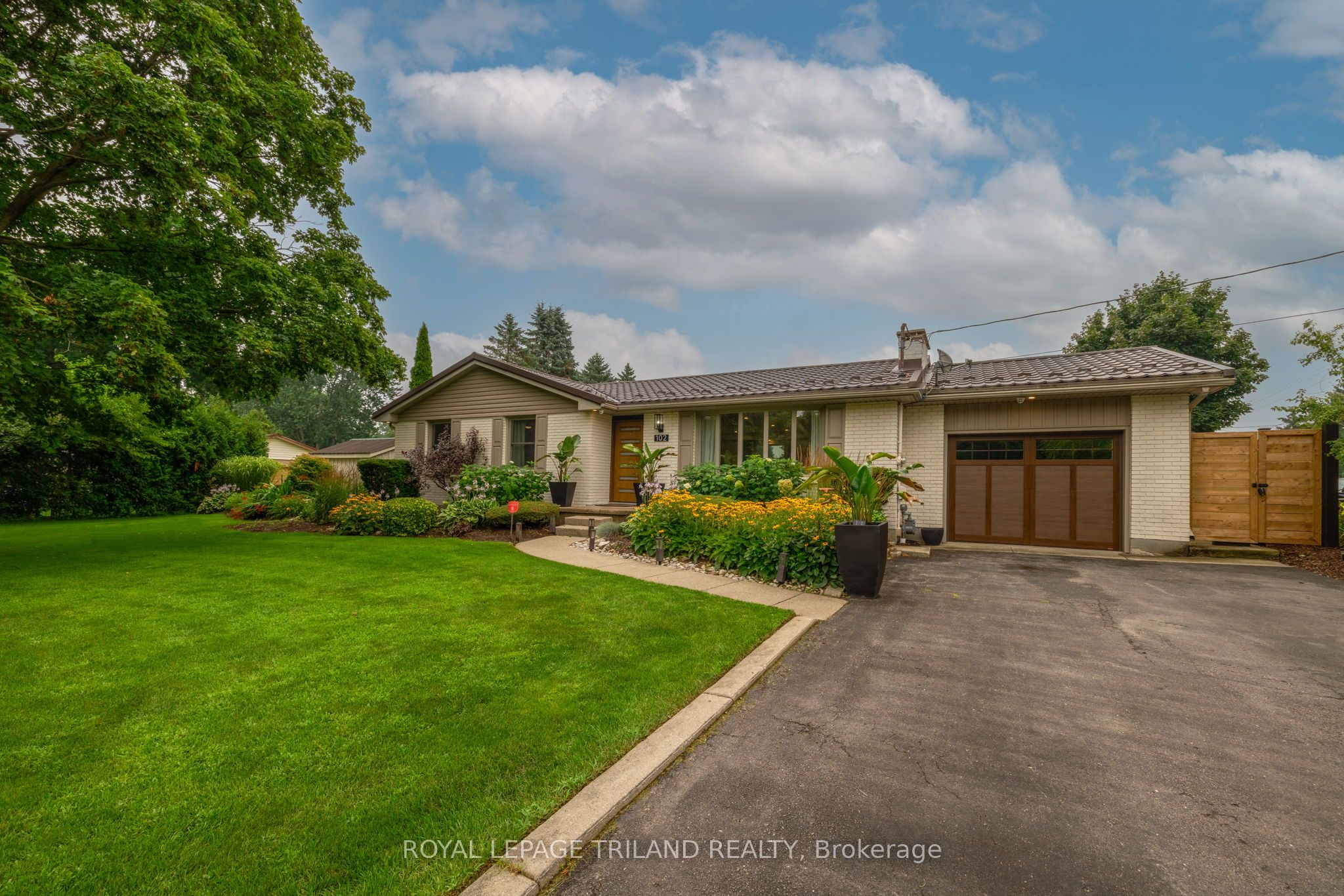 102 Railway Avenue Property Photo 1