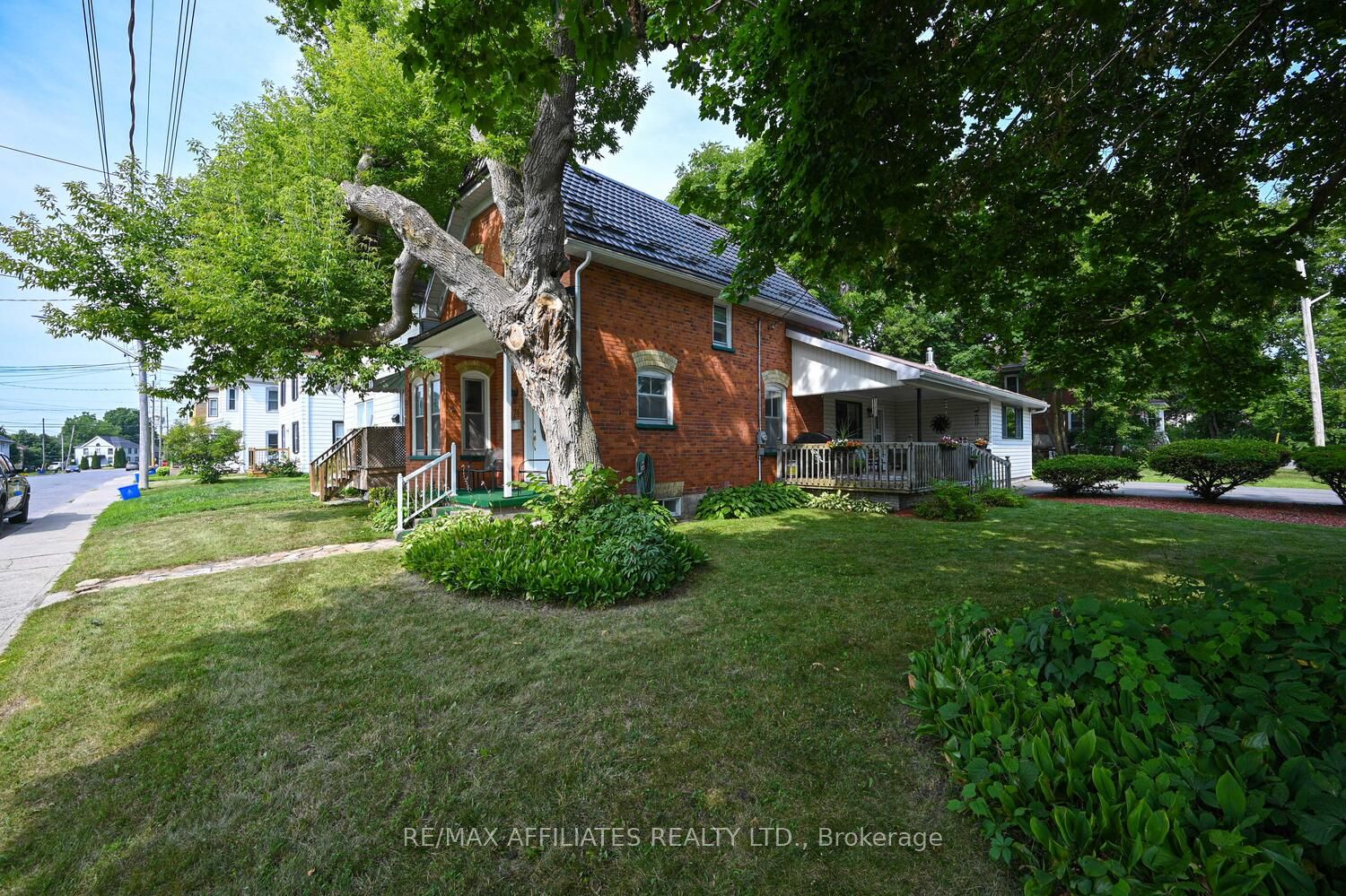 74 William Street E Property Photo 1