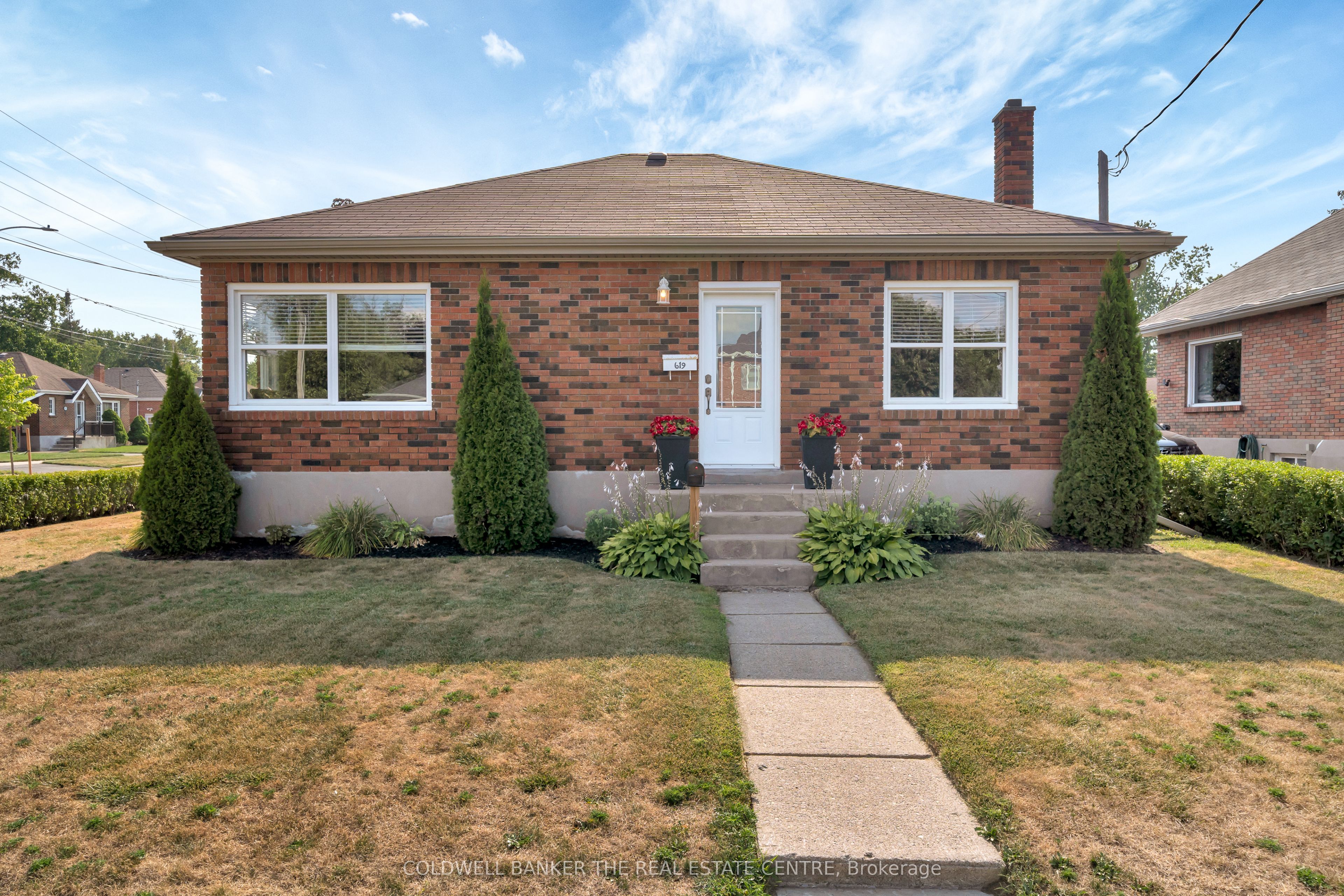 619 Park Street S Property Photo 1