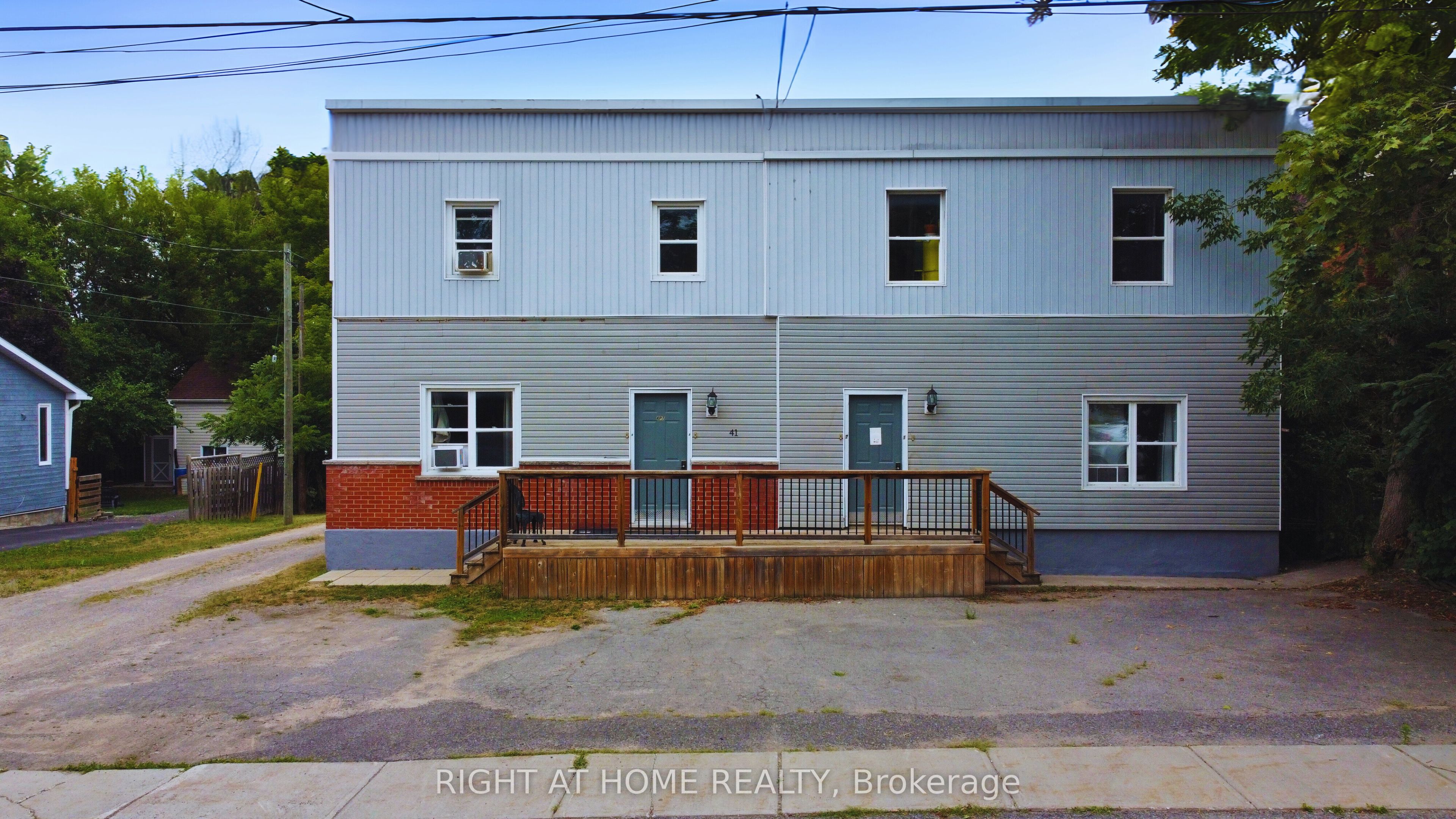 41 Pellissier Street S Property Photo 1
