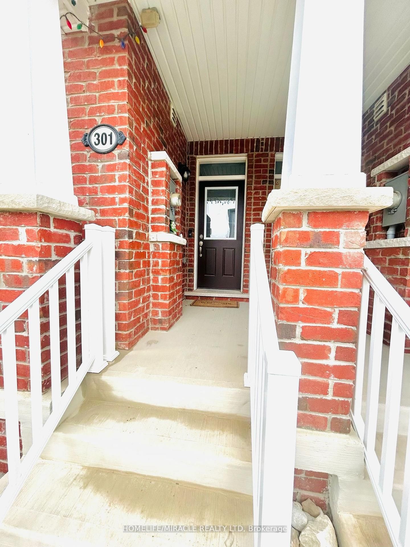 301 Equestrian Way Property Photo 2