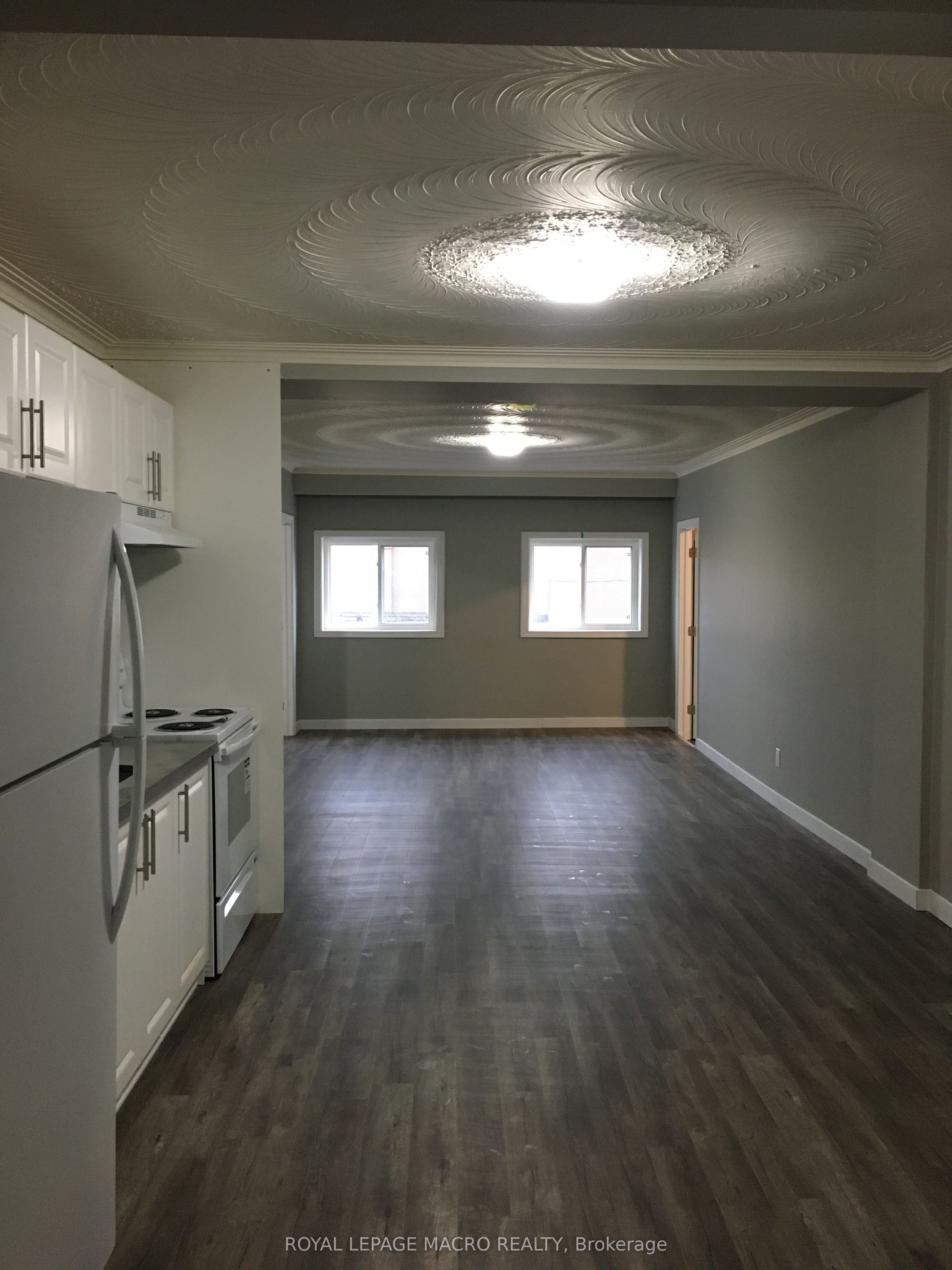 162 Parkdale Ave N Property Photo 1