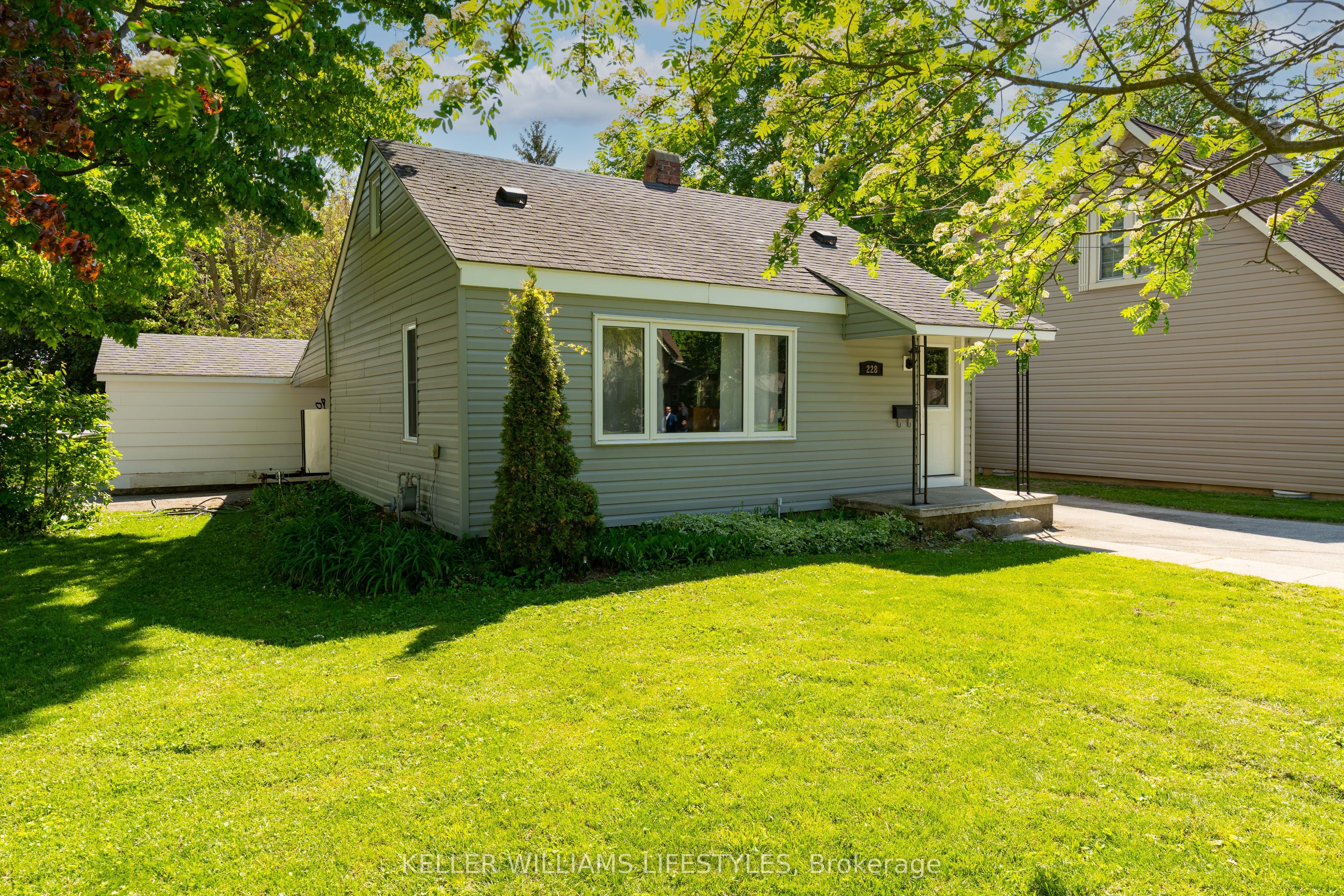 228 Princess Street E Property Photo 1