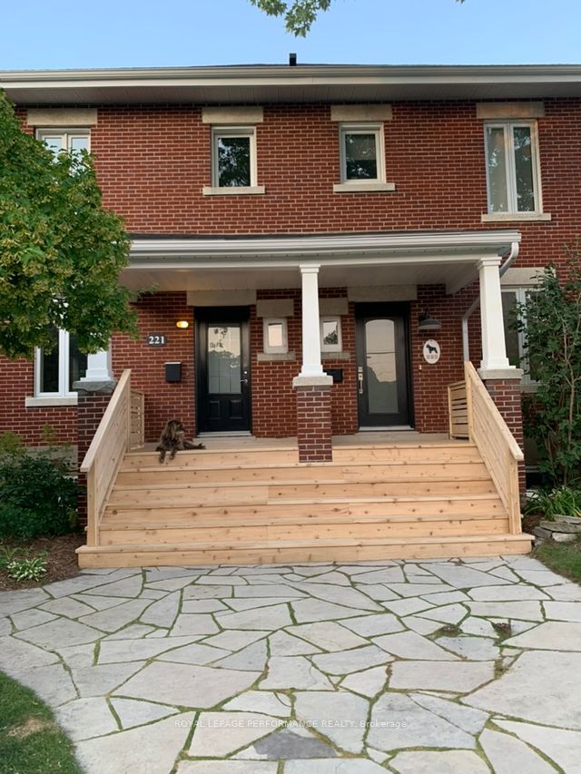 221 Cowley Ave
