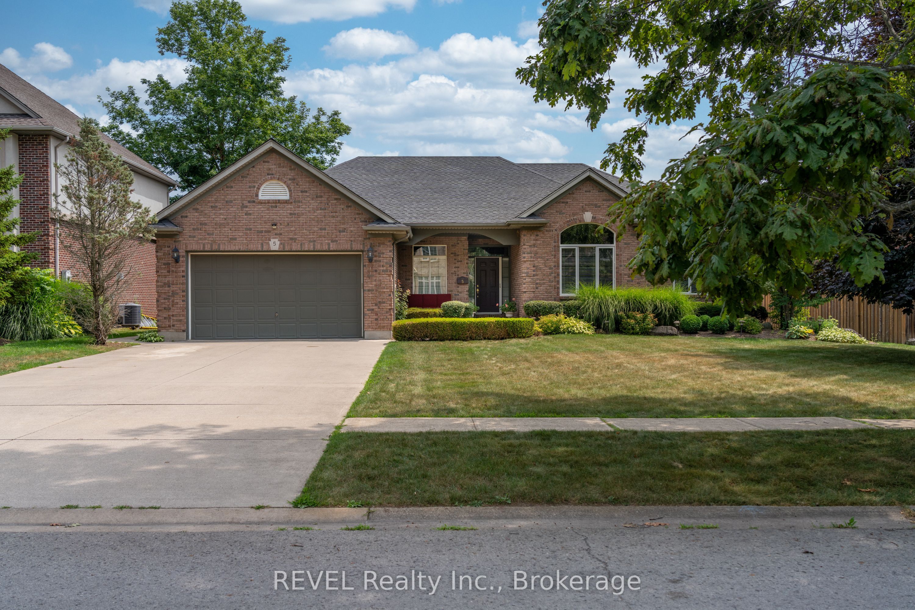 5 Beechwood Cres Property Photo 1