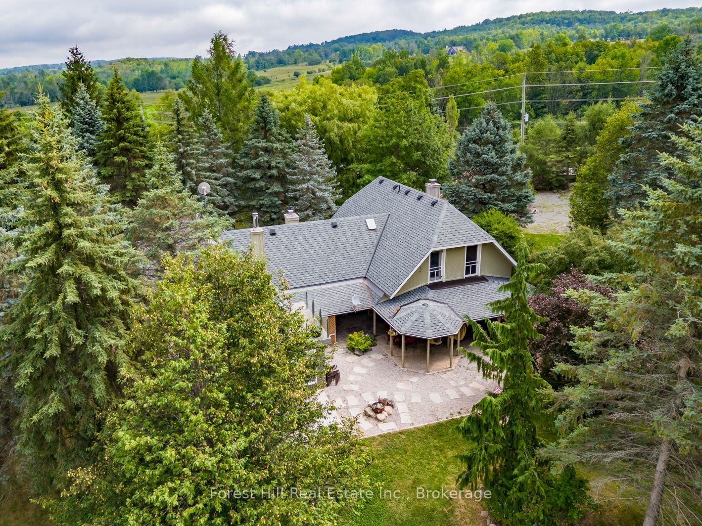 495688 2 Grey Road Property Photo 1
